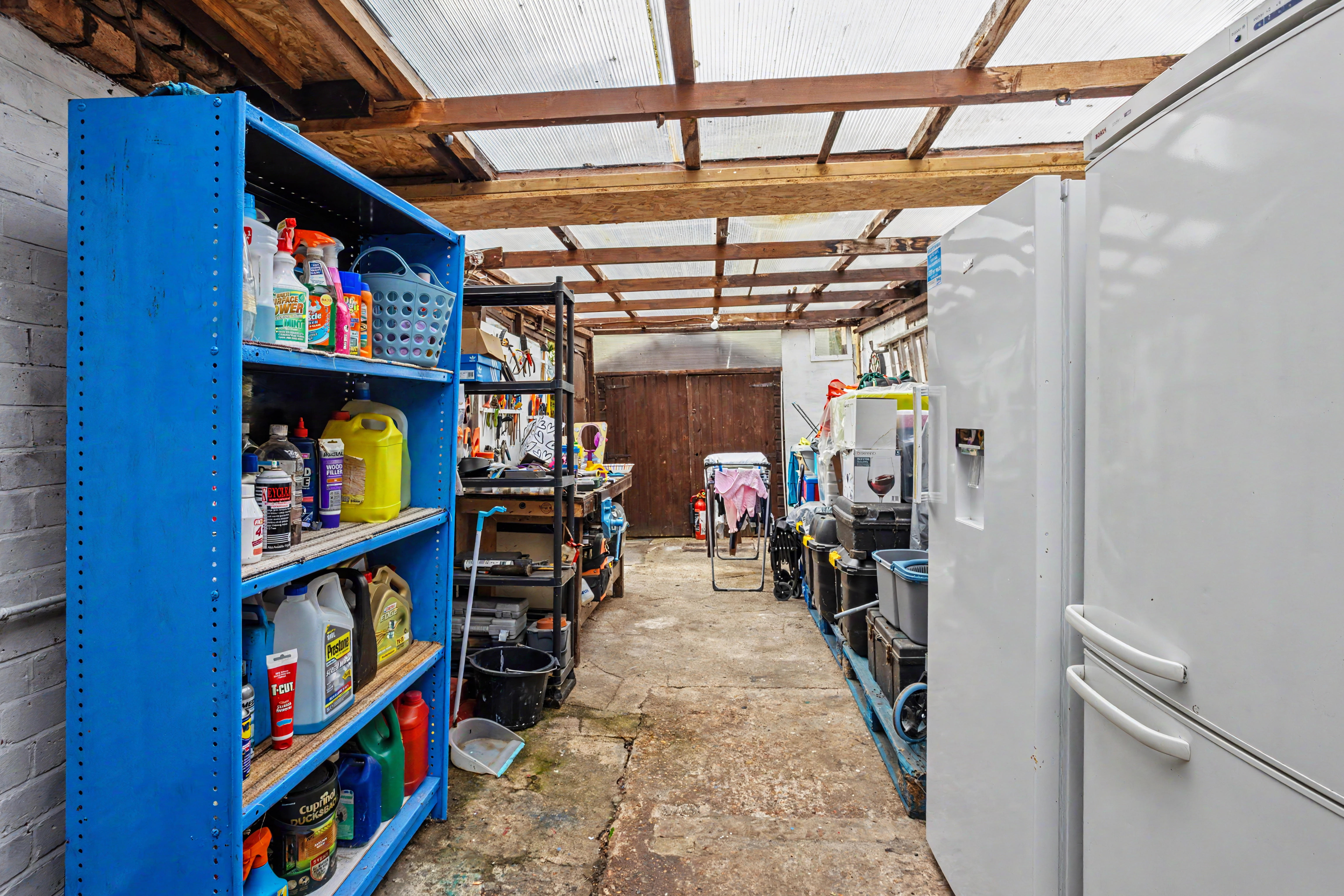 15 - Garage