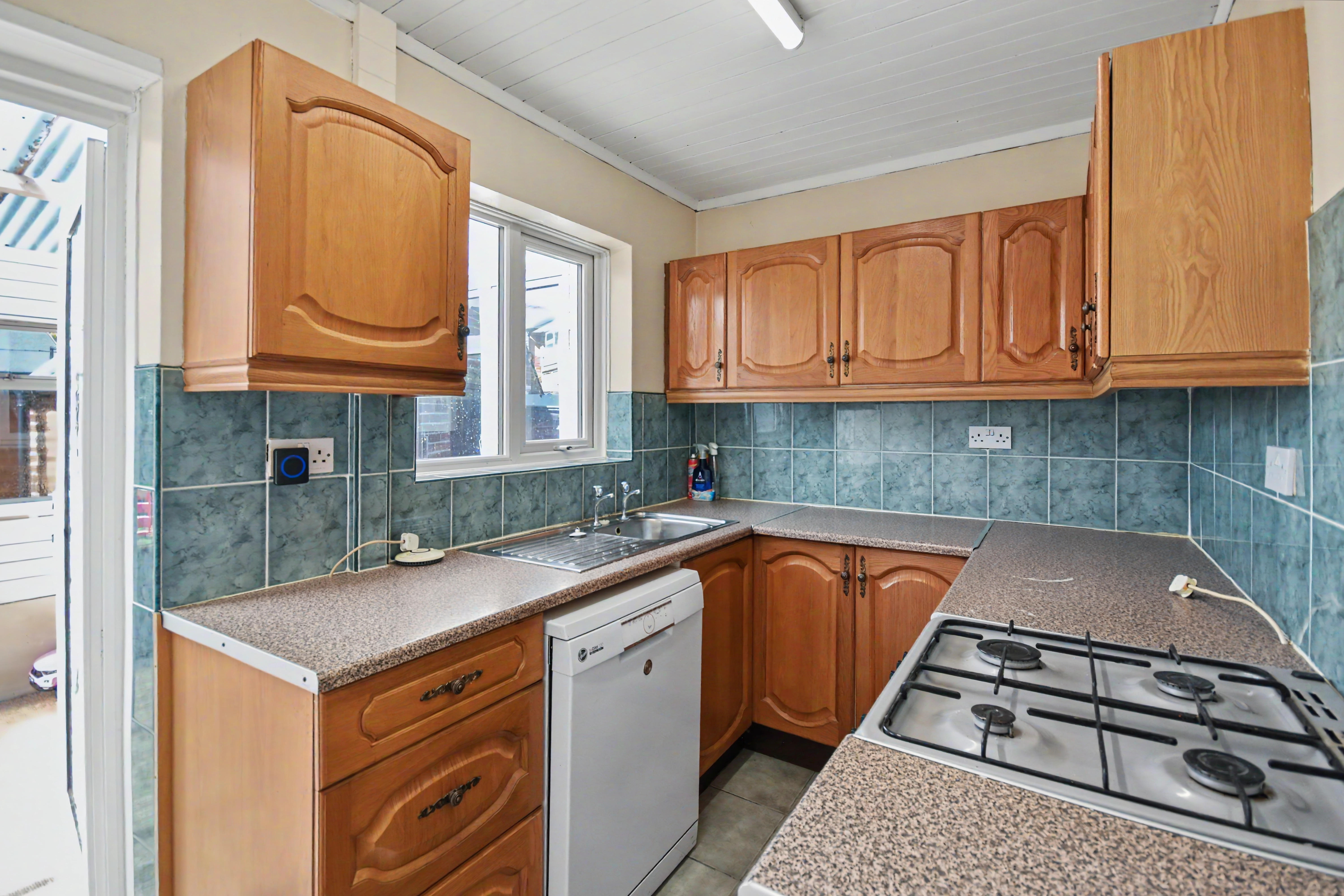 7 - Kitchen