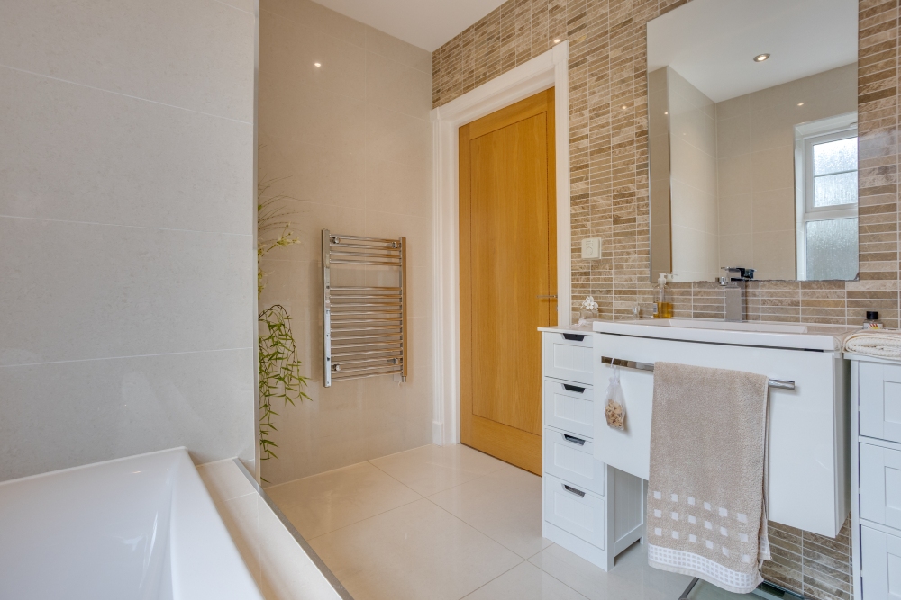 15 - Bathroom