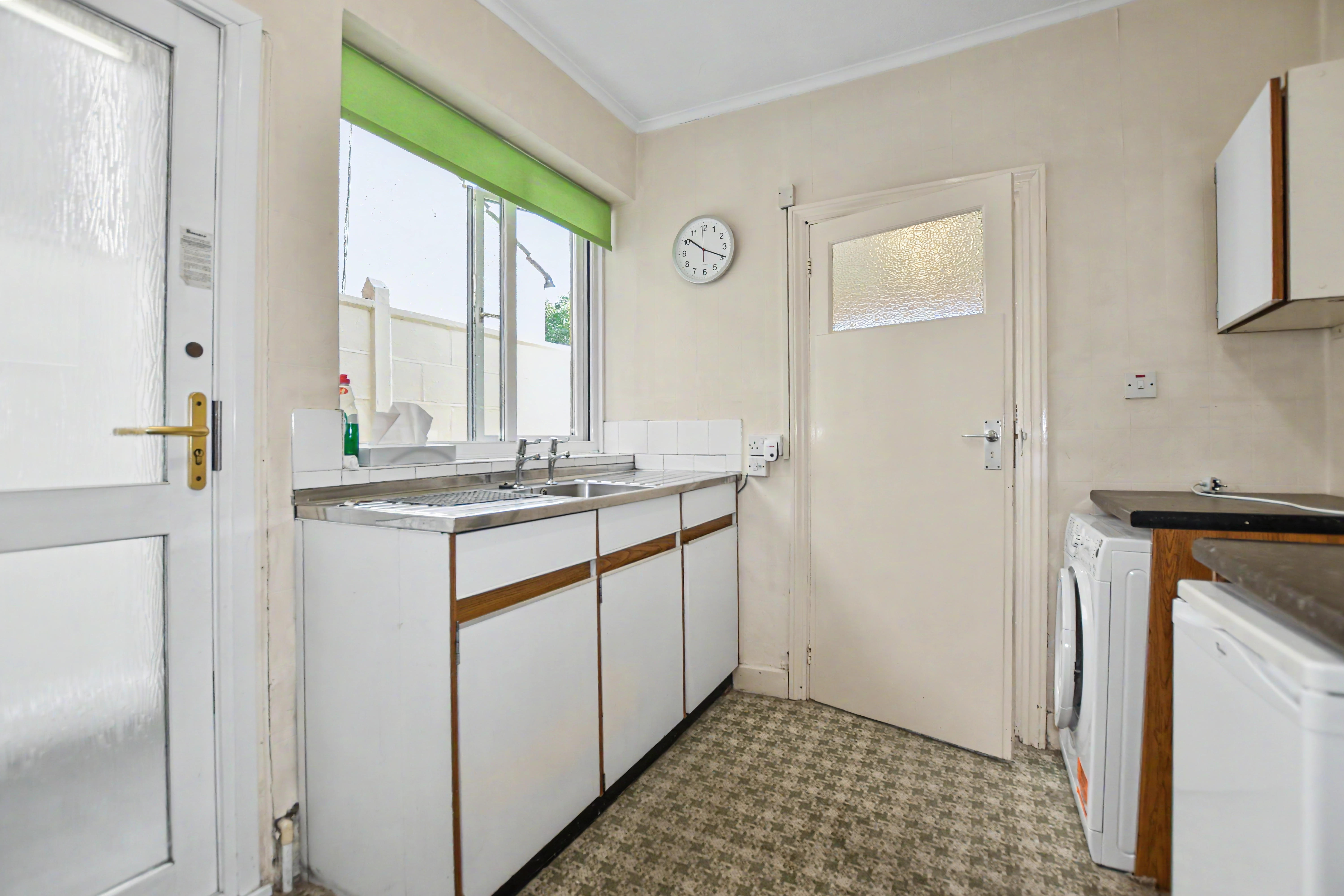 4 - Kitchen