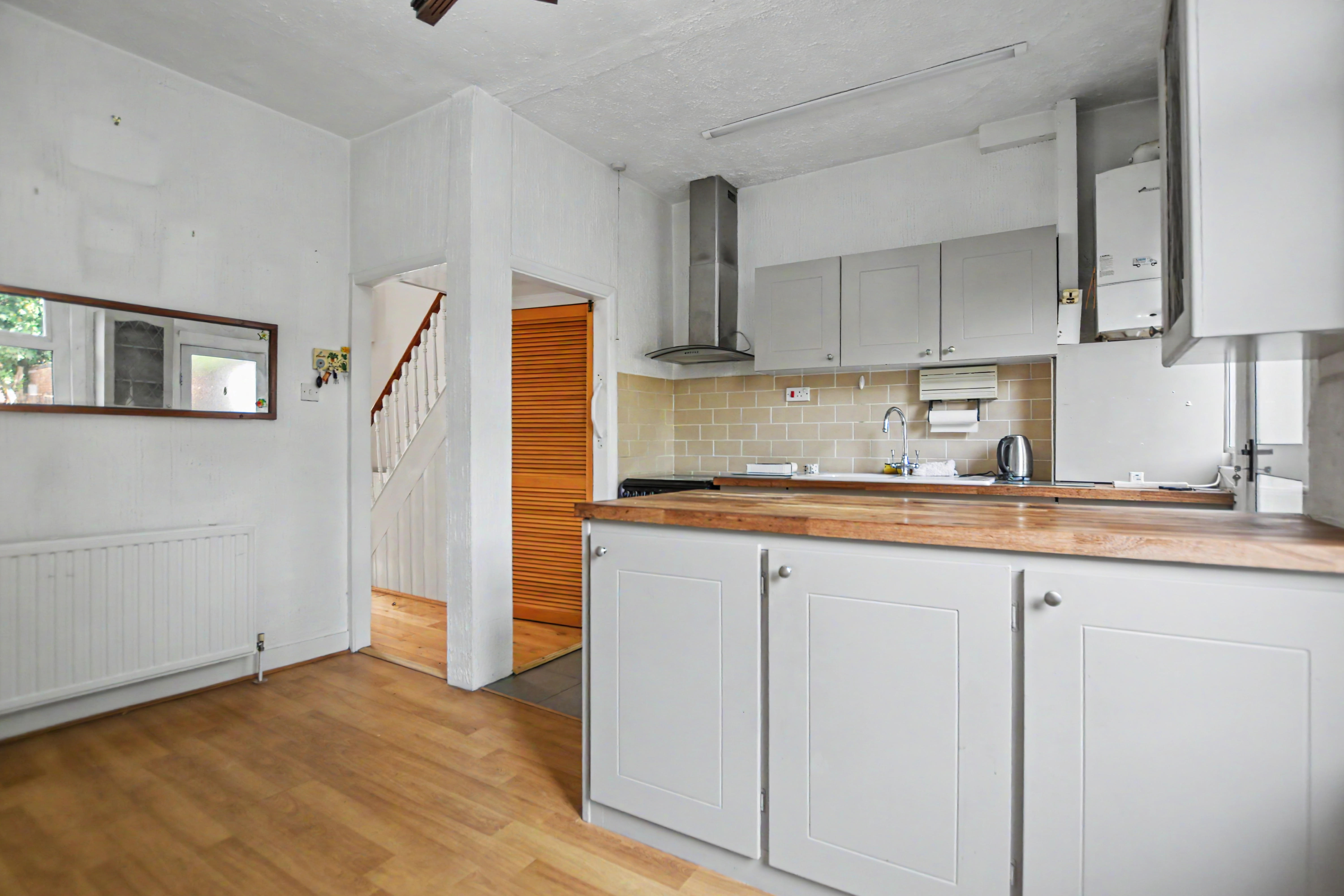 4 - Kitchen