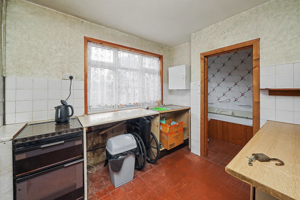 8 - Kitchen