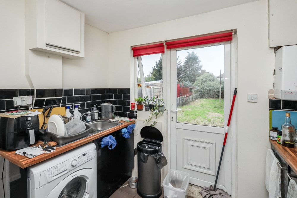 8 - Kitchen
