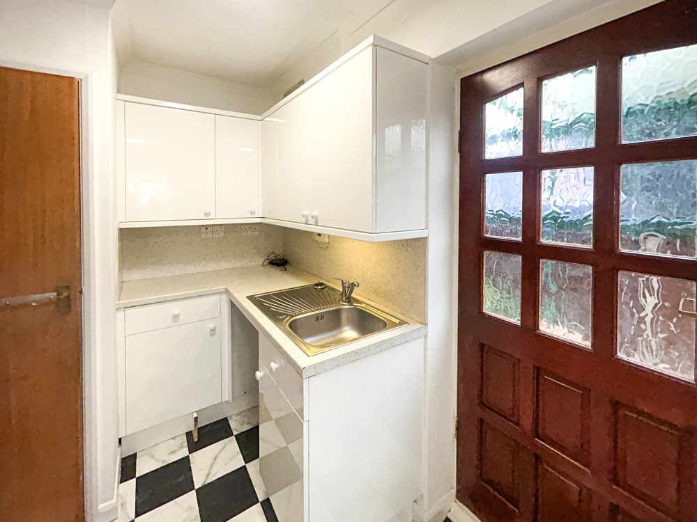8 - Kitchen