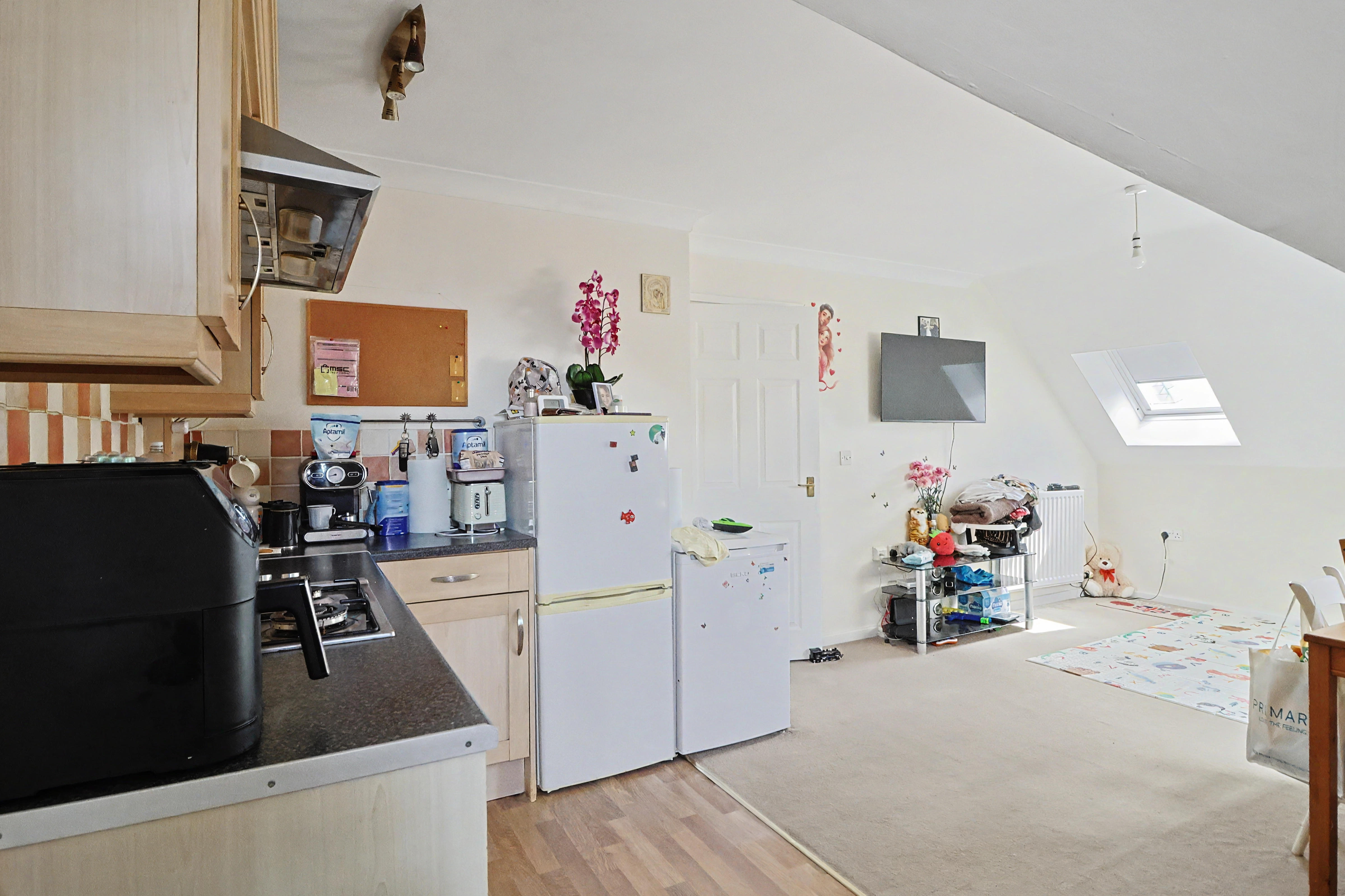 4 - Kitchen