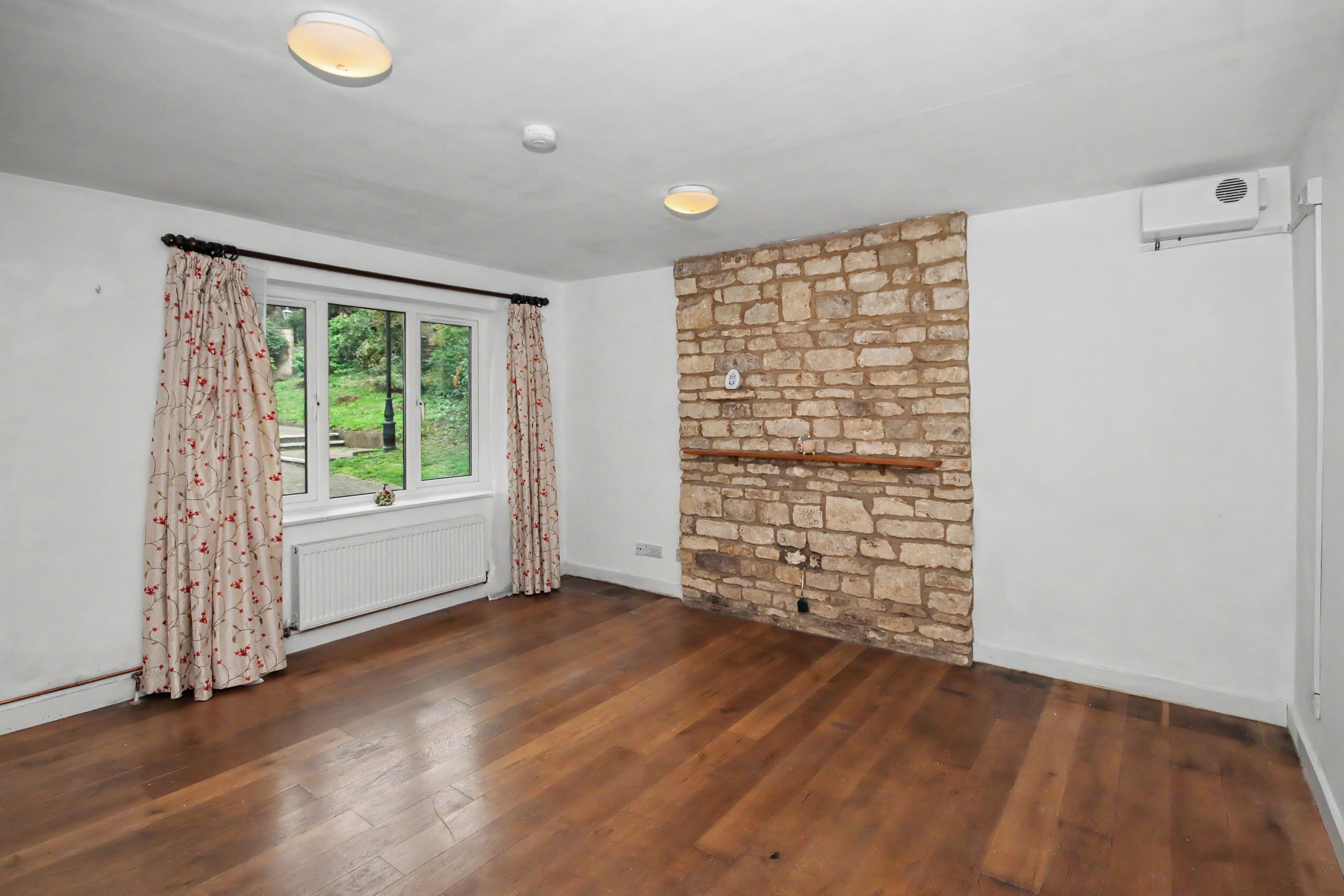 4 - Living room