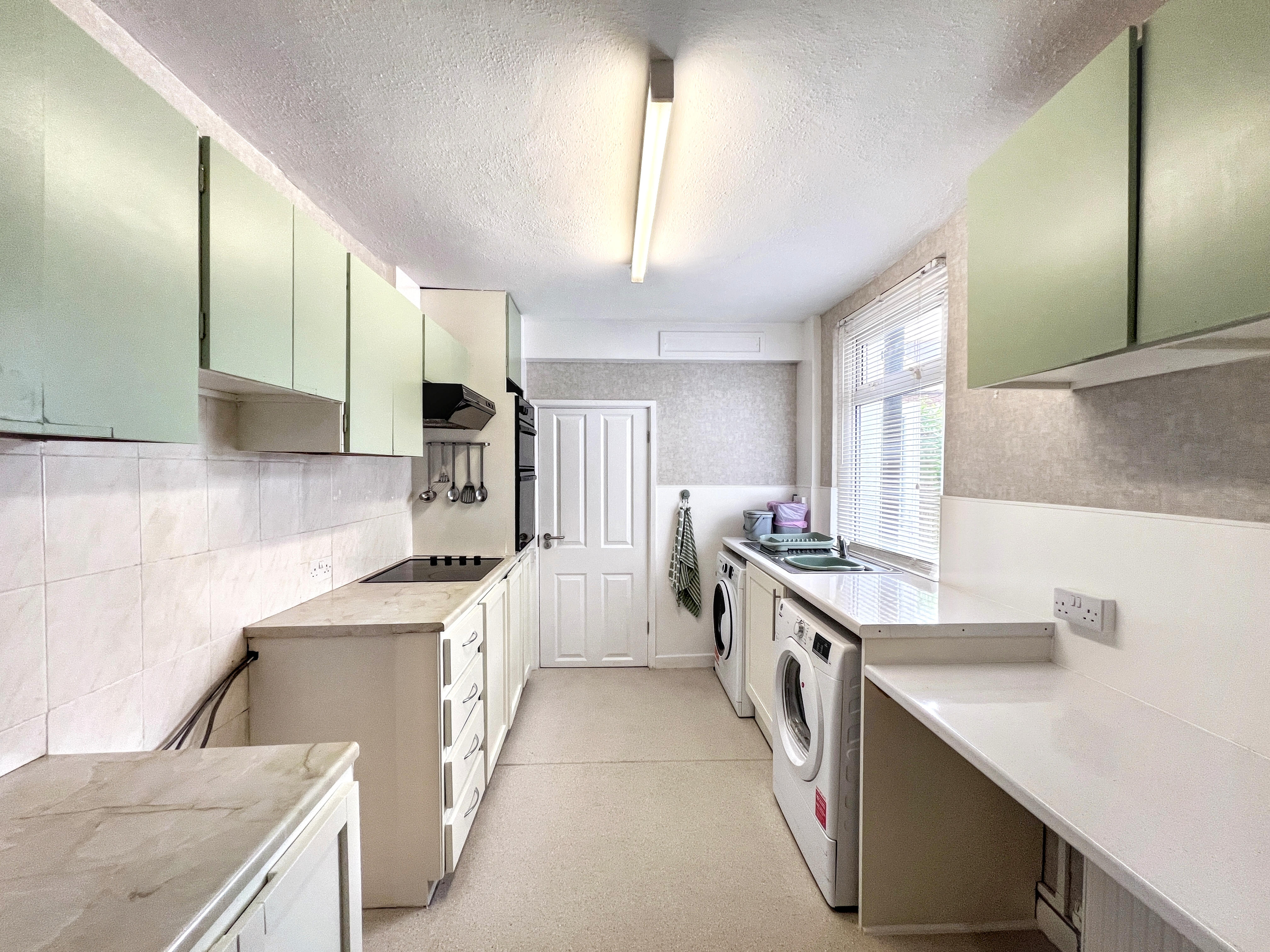 7 - Kitchen