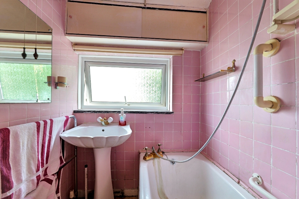 16 - Bathroom
