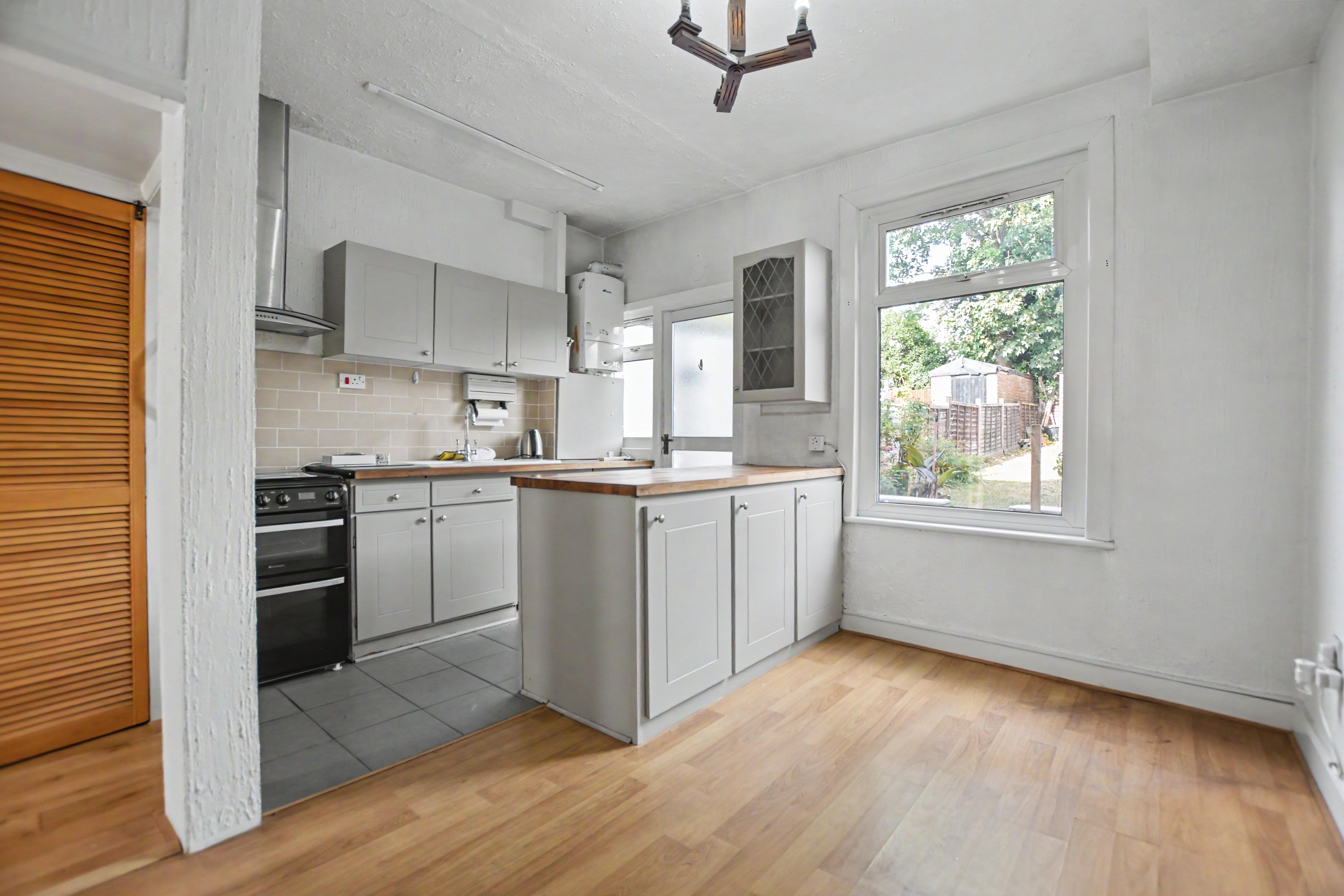 6 - Kitchen