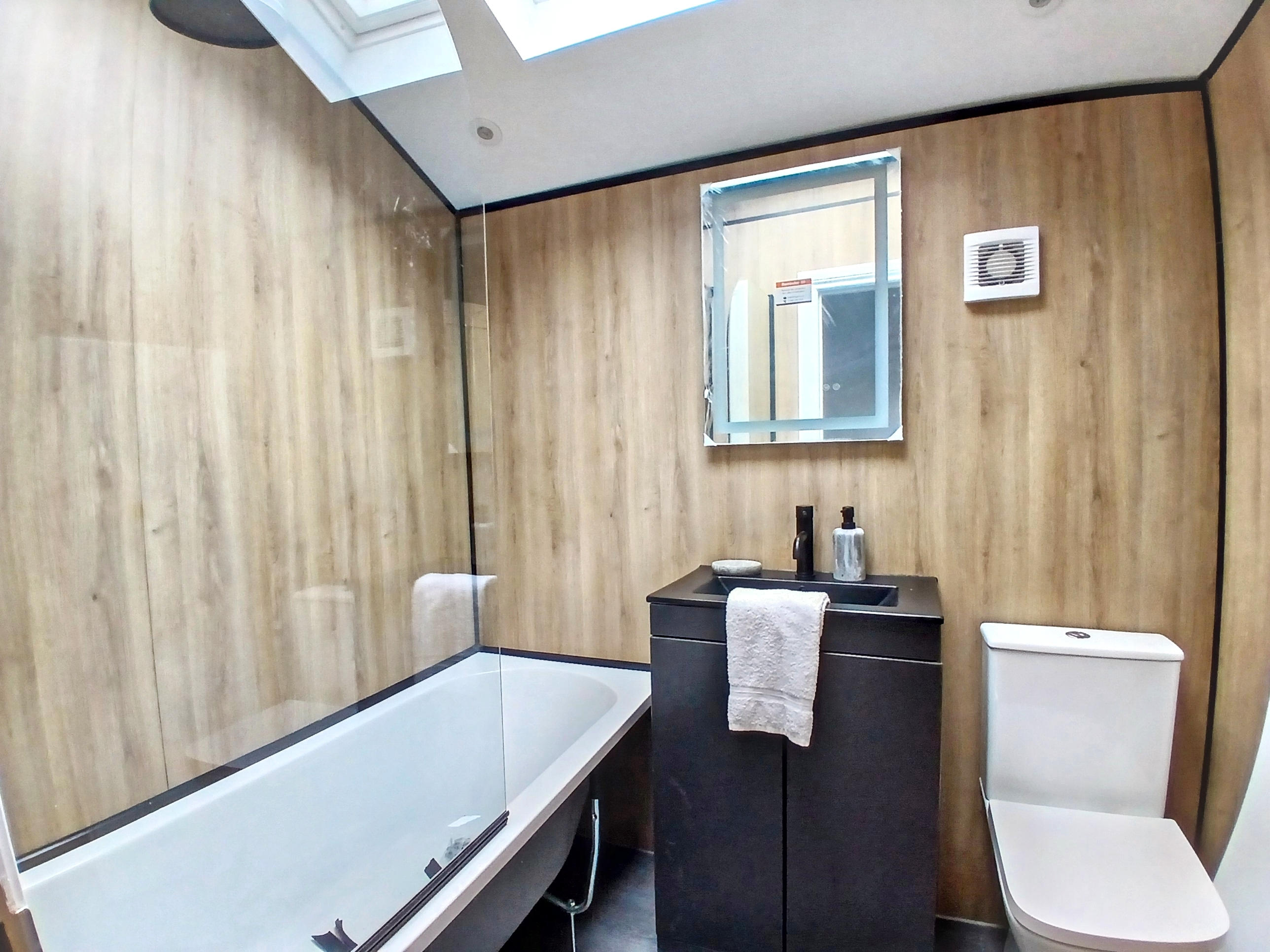16 - Bathroom