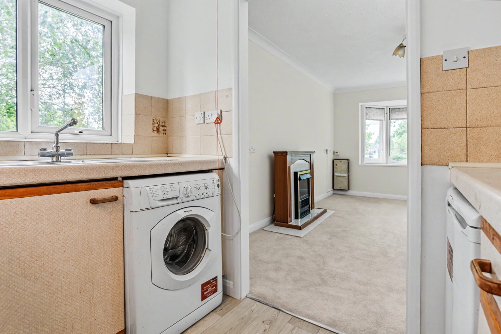 9 - Kitchen