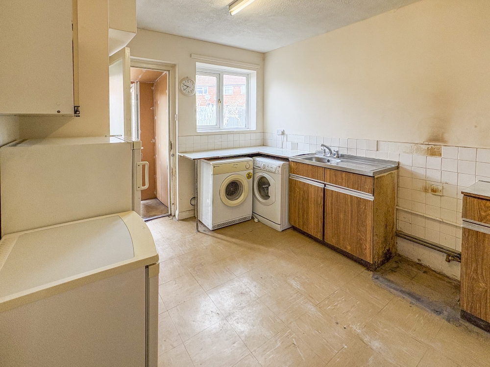 4 - Kitchen