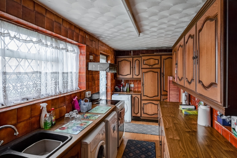 4 - Kitchen