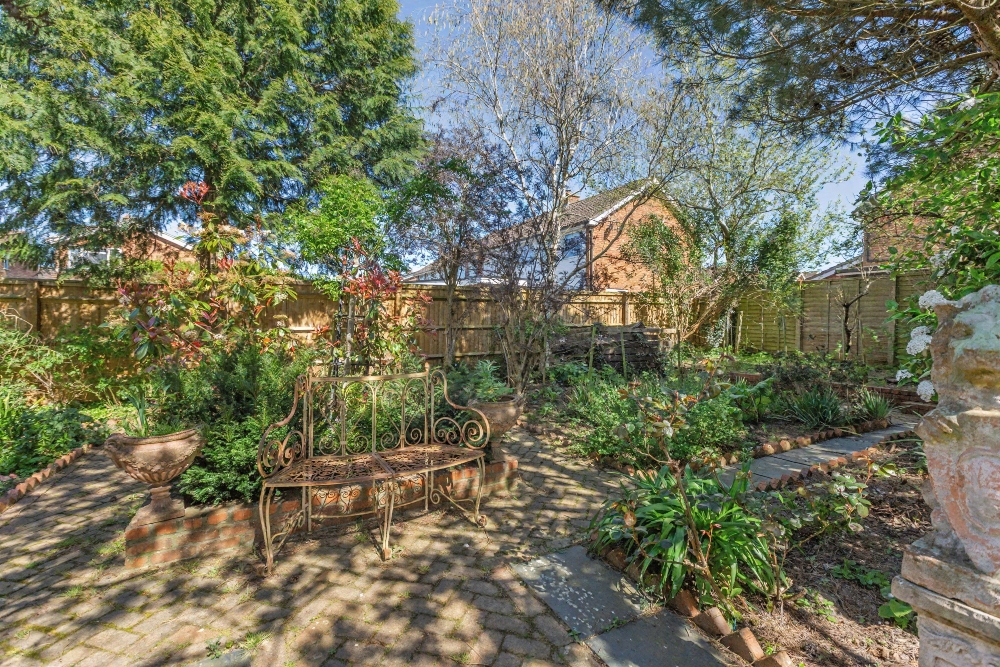 35 - Garden