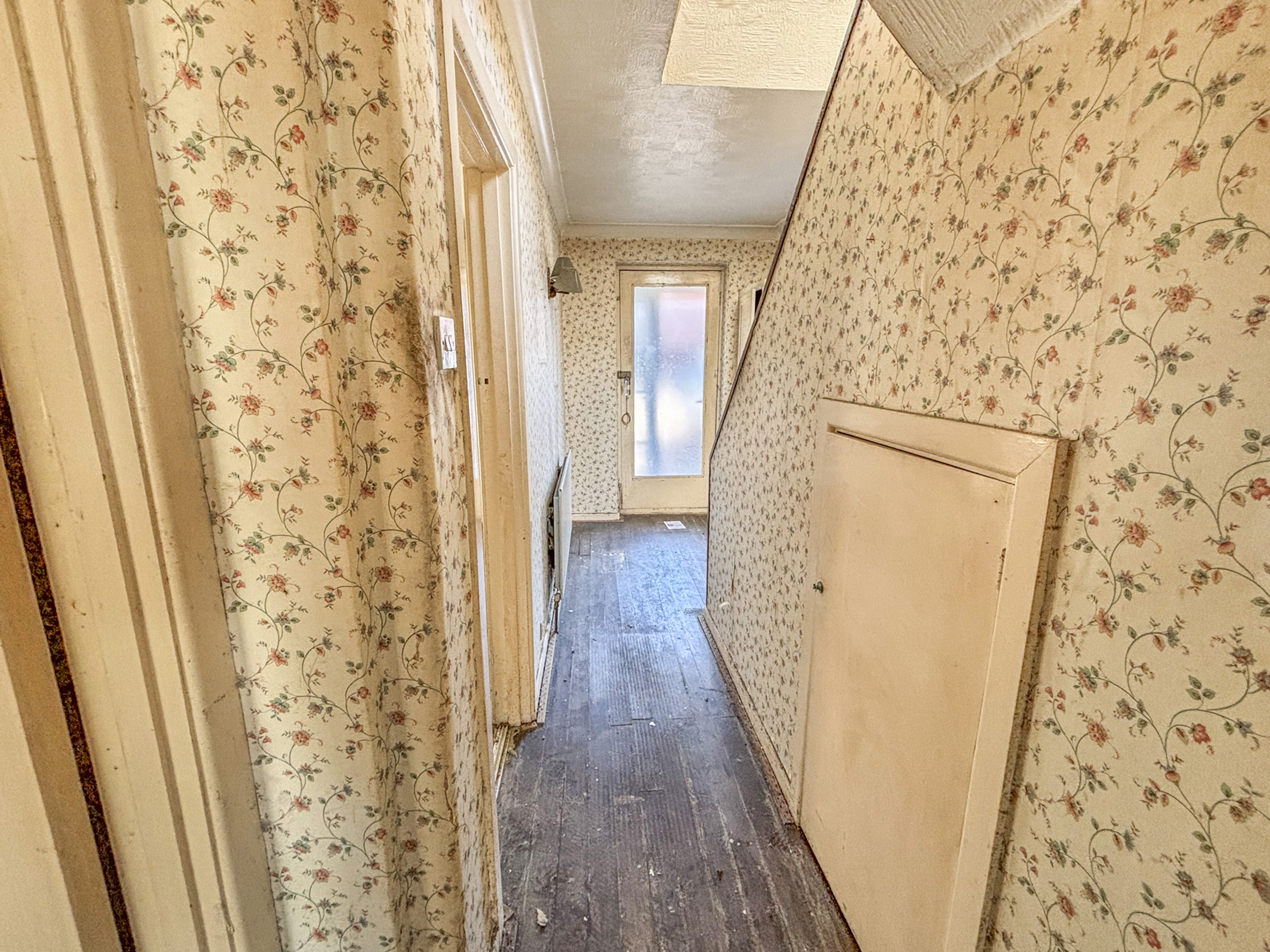 10 - Hallway
