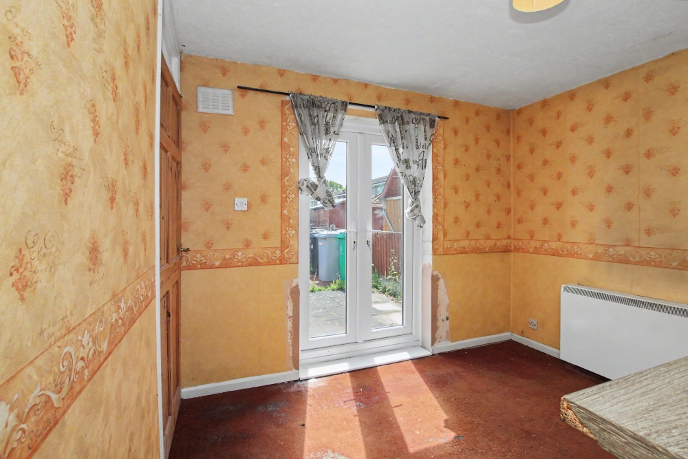 6 - Dining room
