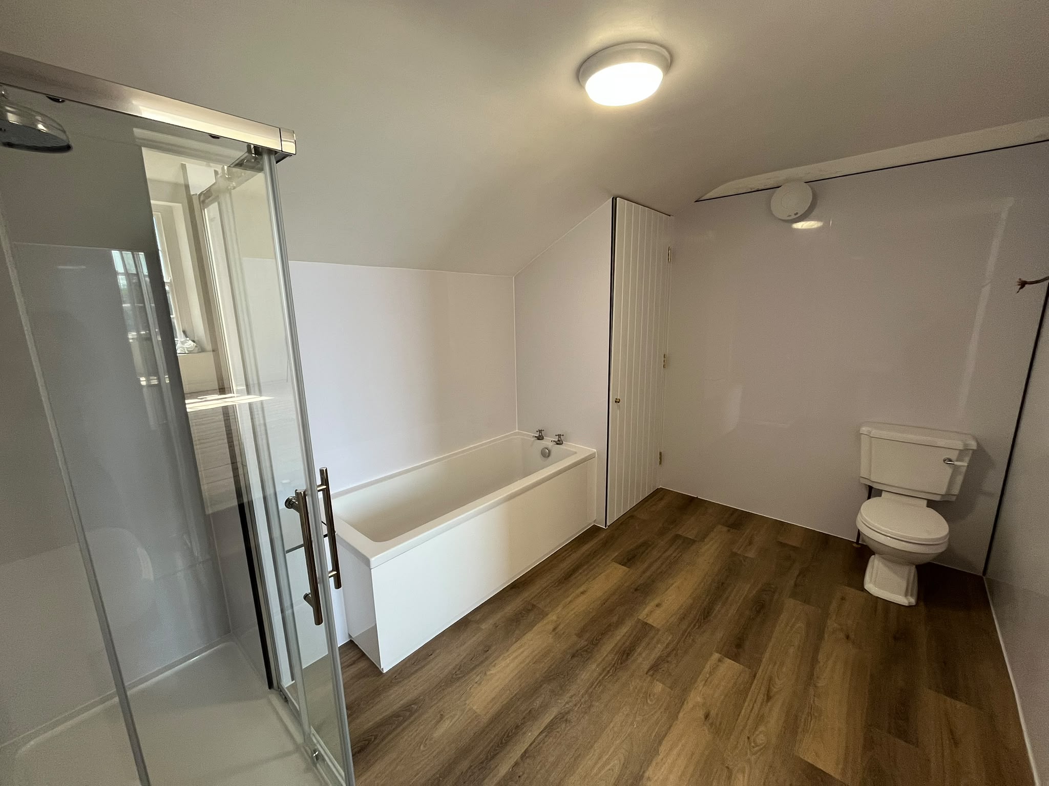 16 - Bathroom