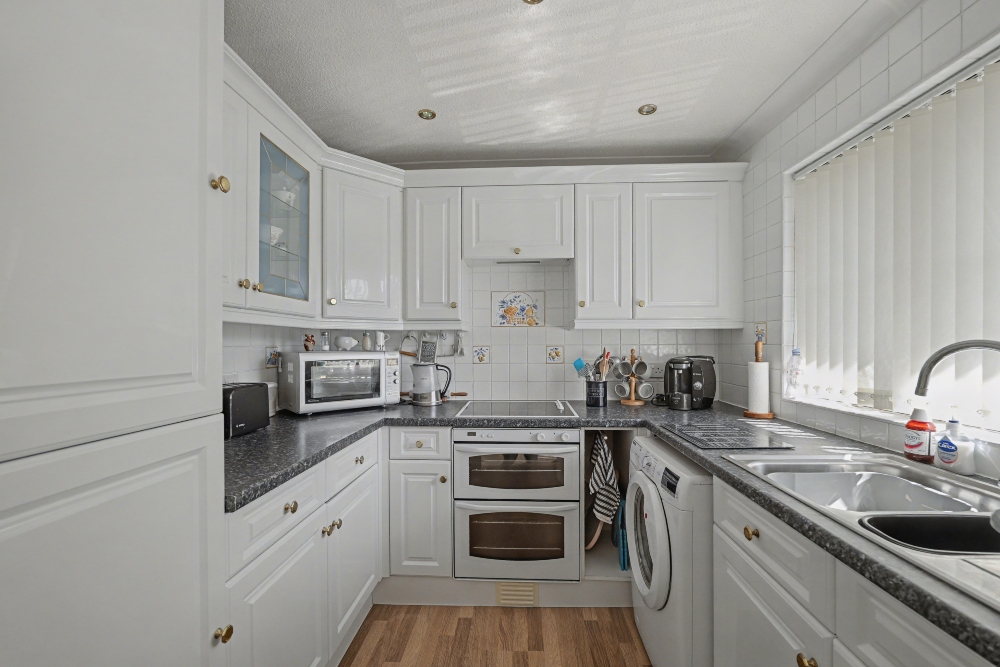 9 - Kitchen