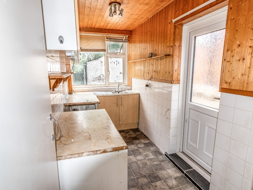 7 - Kitchen