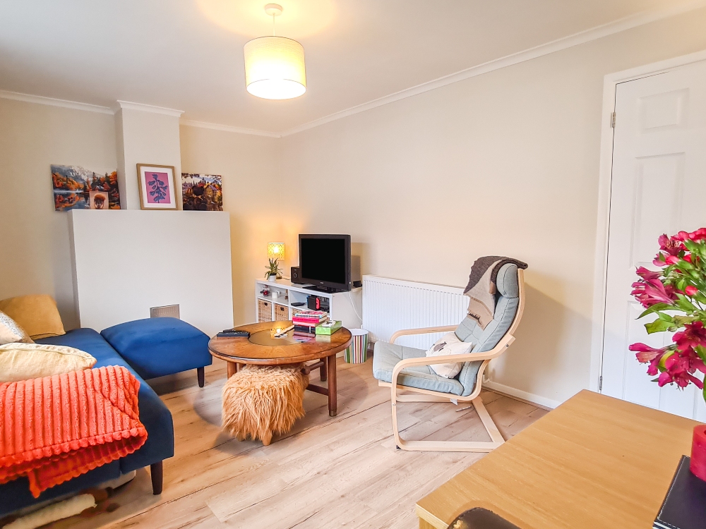 8 - Living room