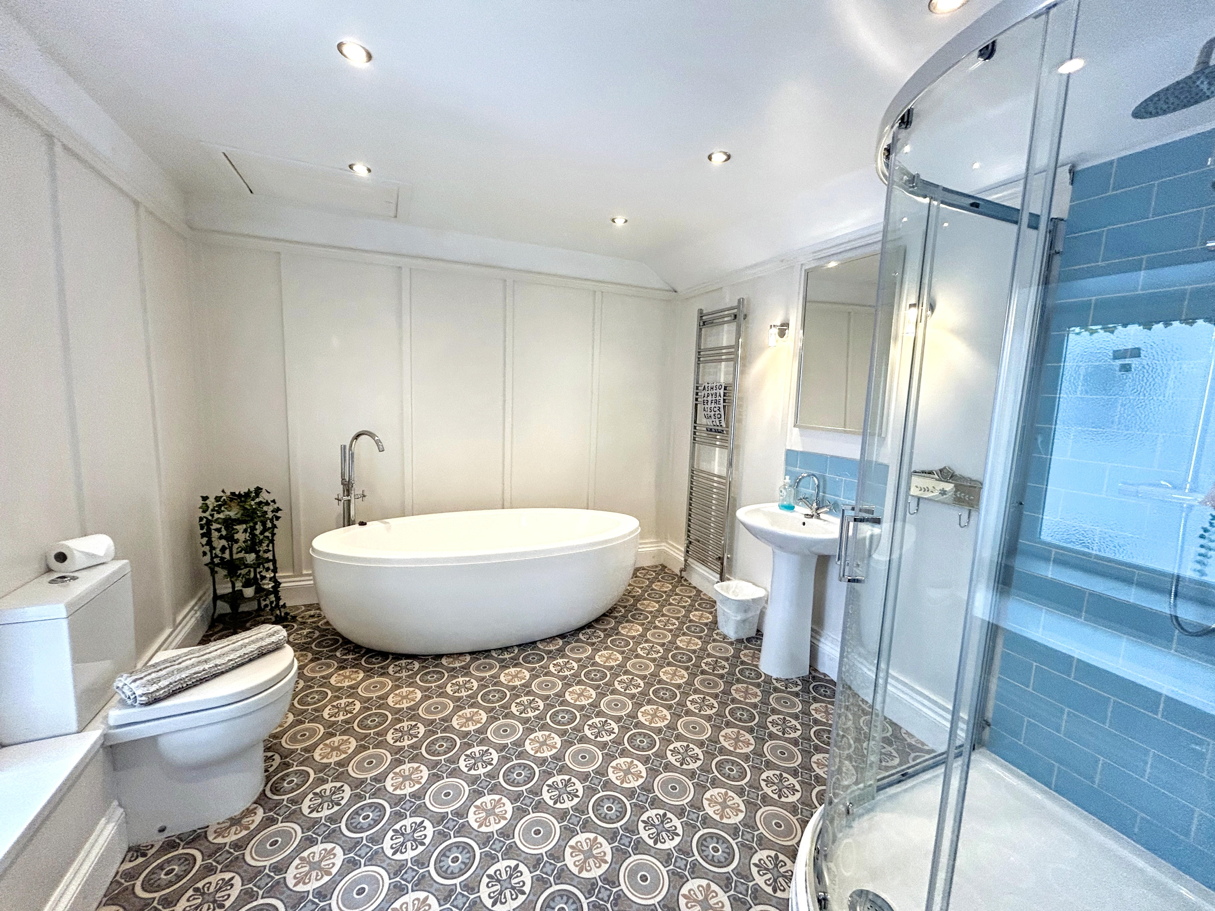 17 - Bathroom 1