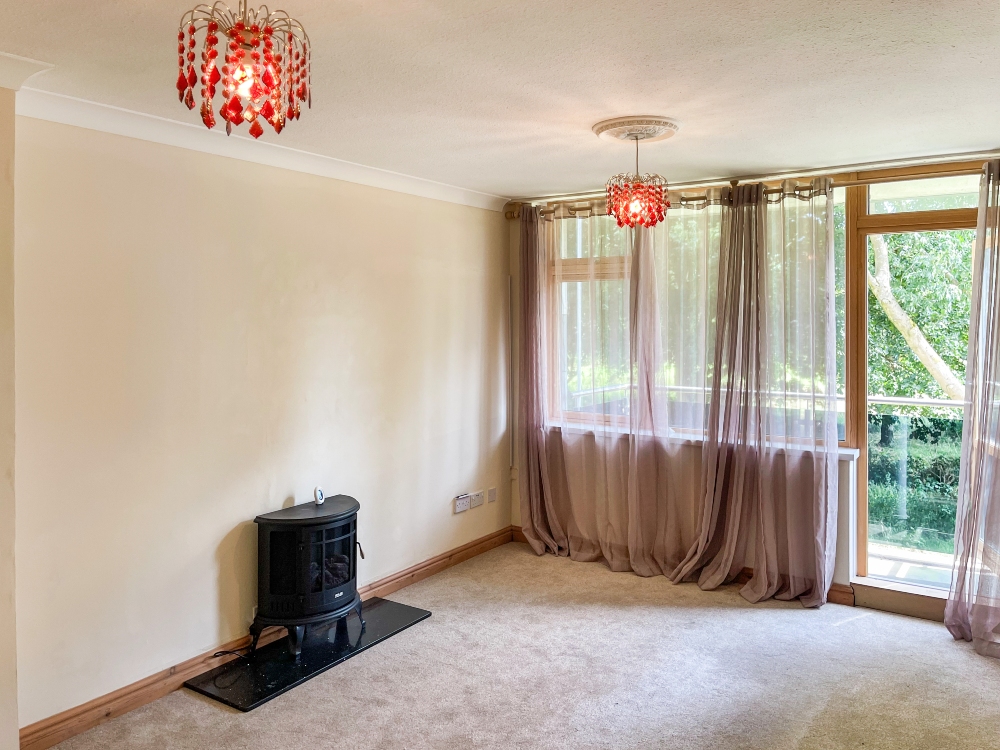 4 - Living room