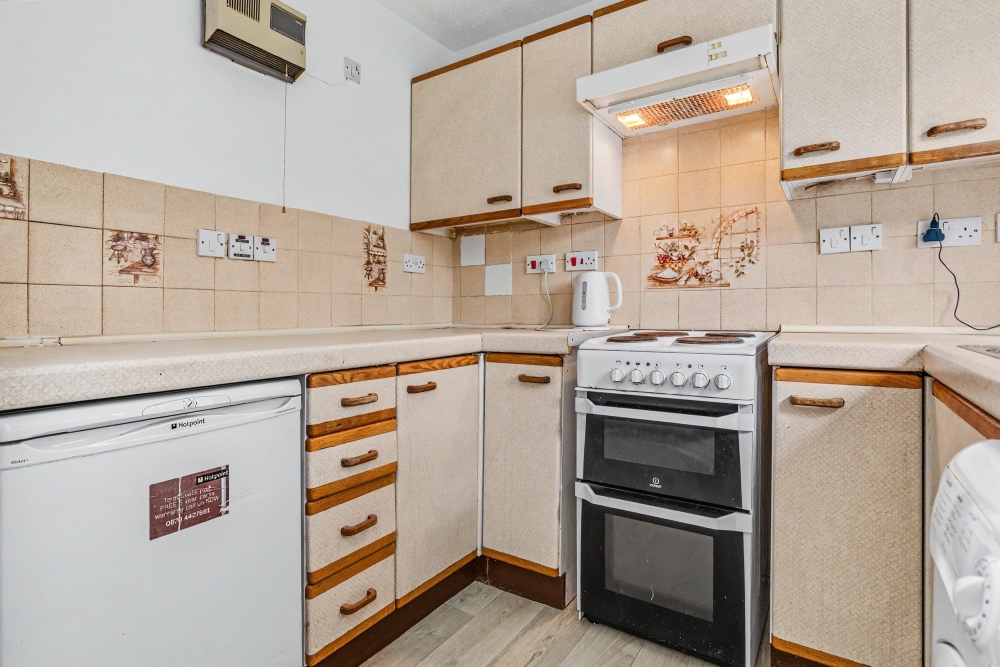 8 - Kitchen