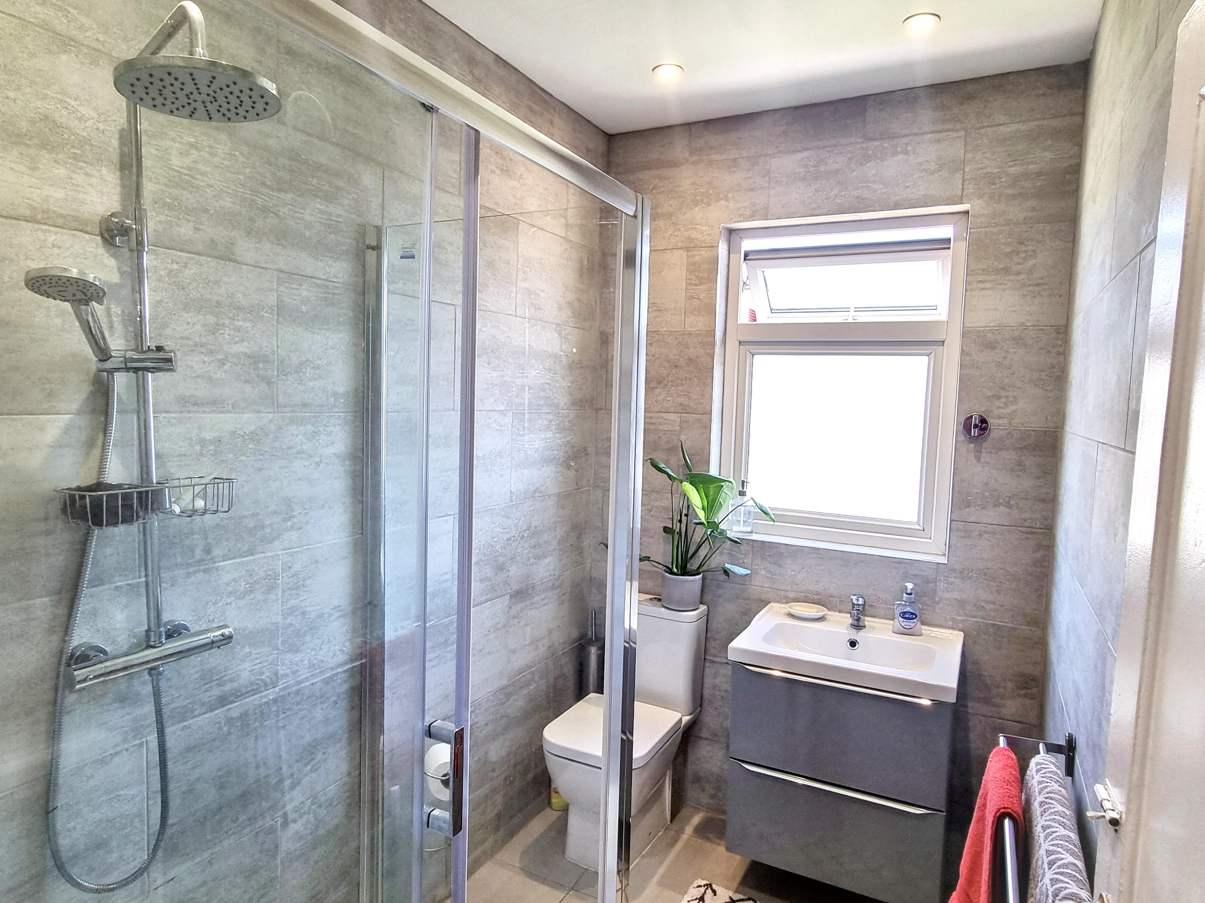 10 - Bathroom