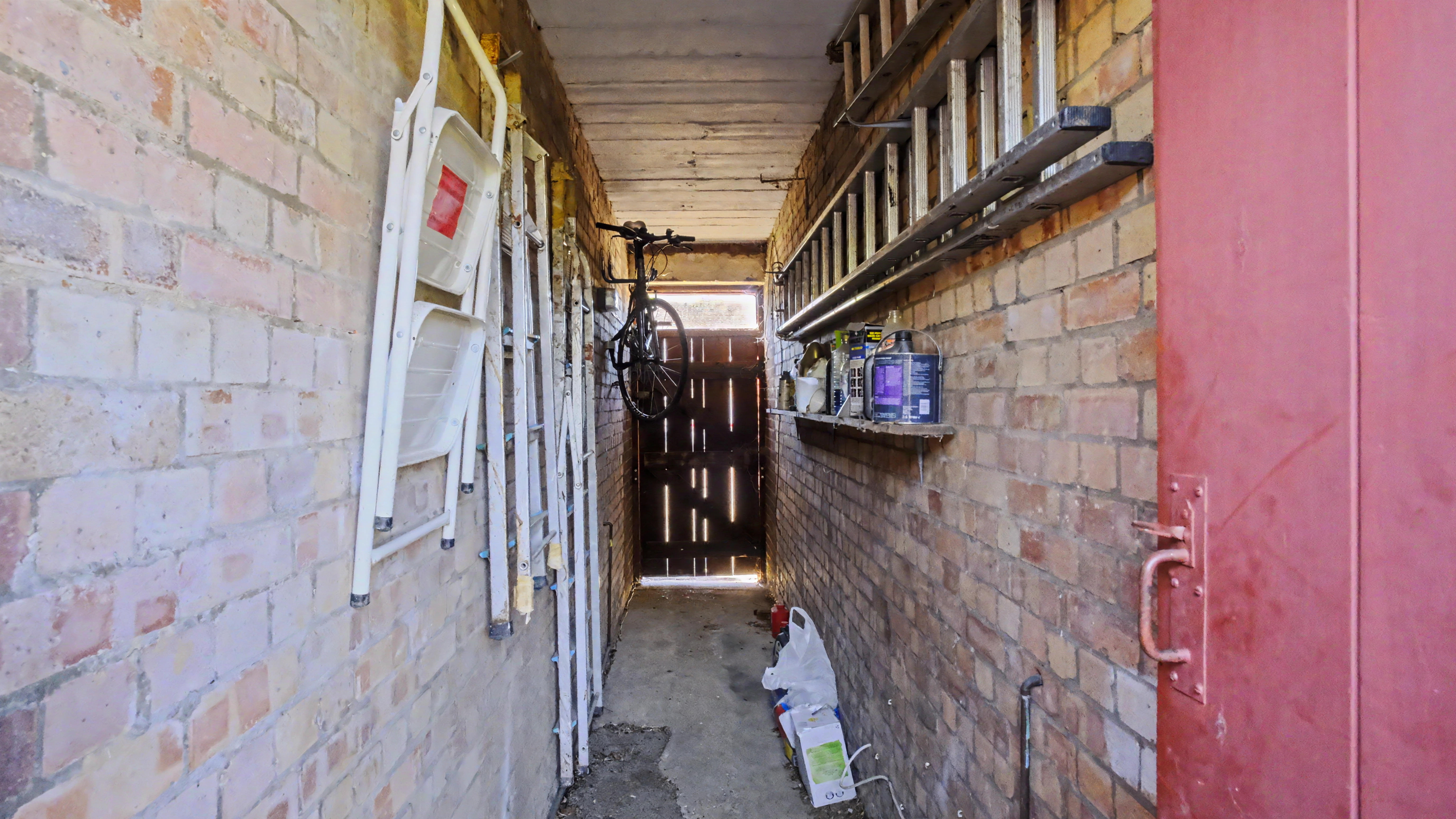 19 - Alleyway