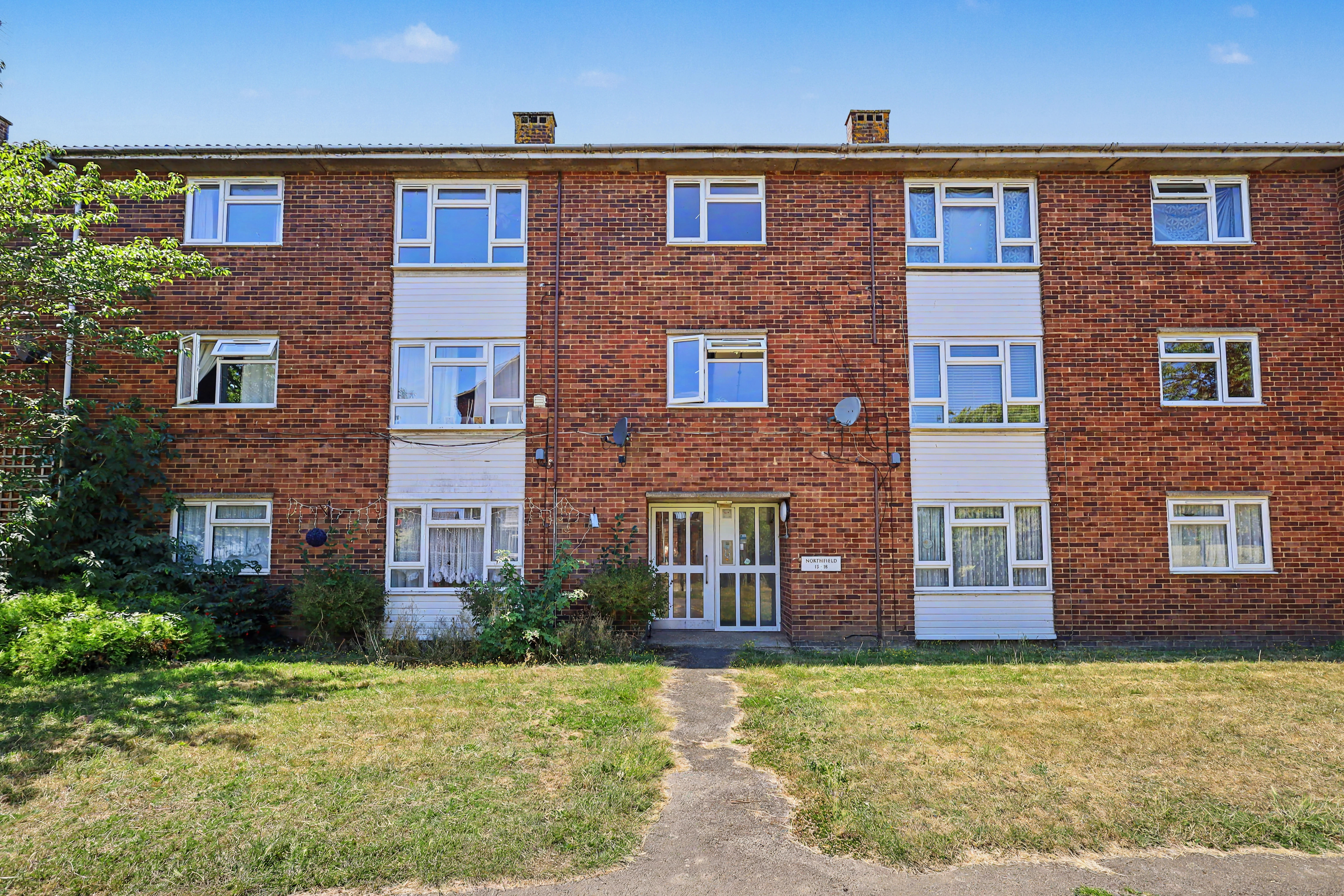 18  Northfield, Hatfield, AL10 0AQ