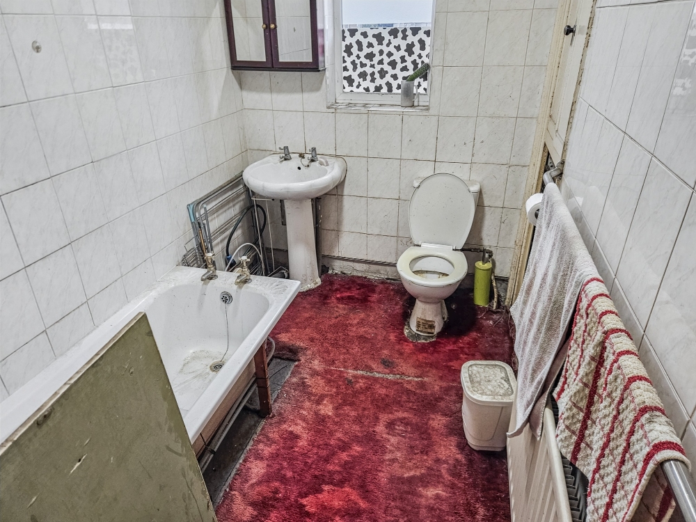 16 - Bathroom