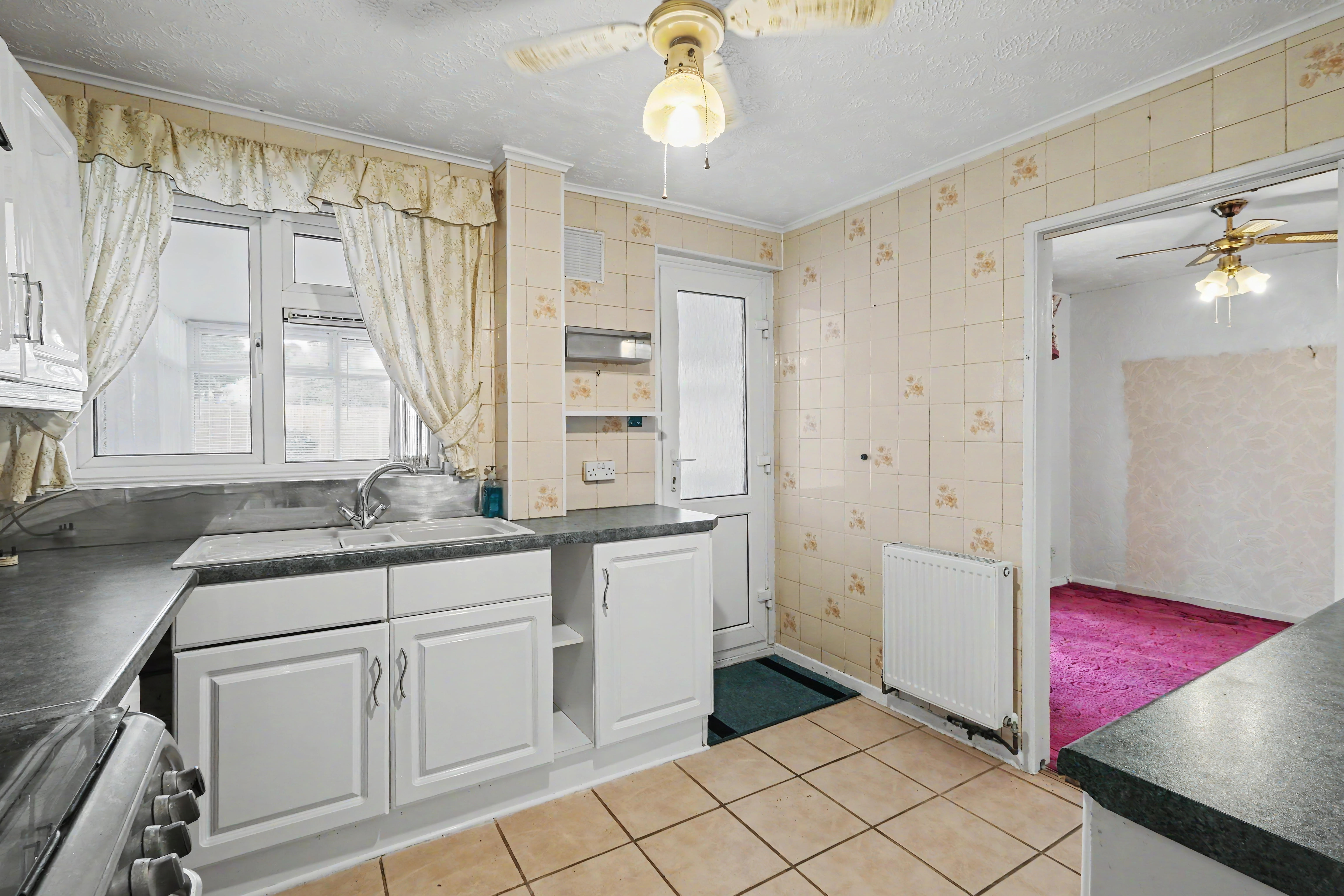6 - Kitchen