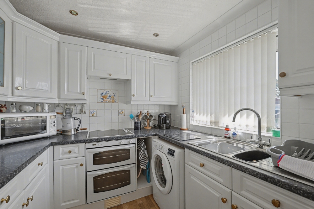 11 - Kitchen