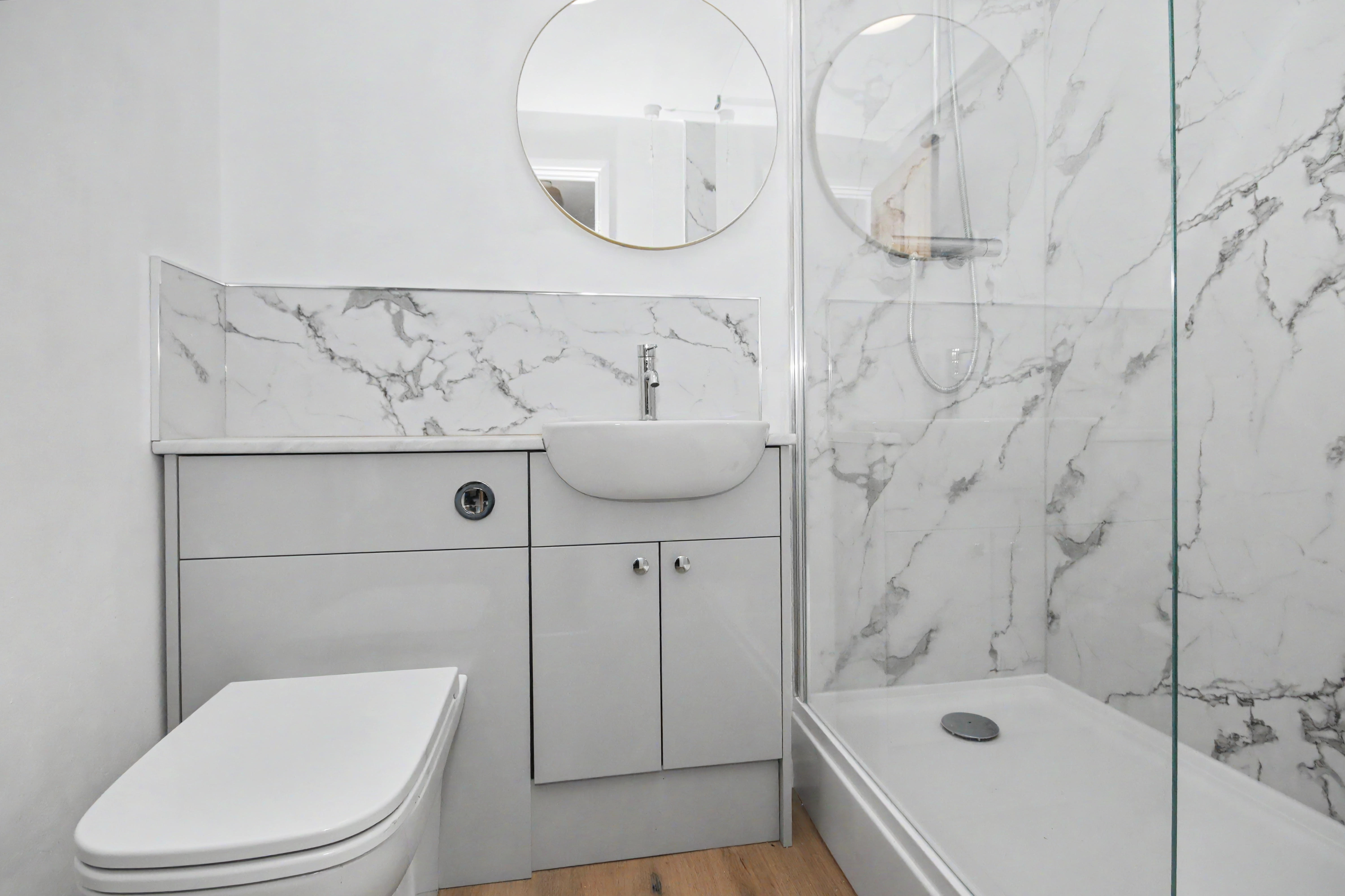 11 - Bathroom