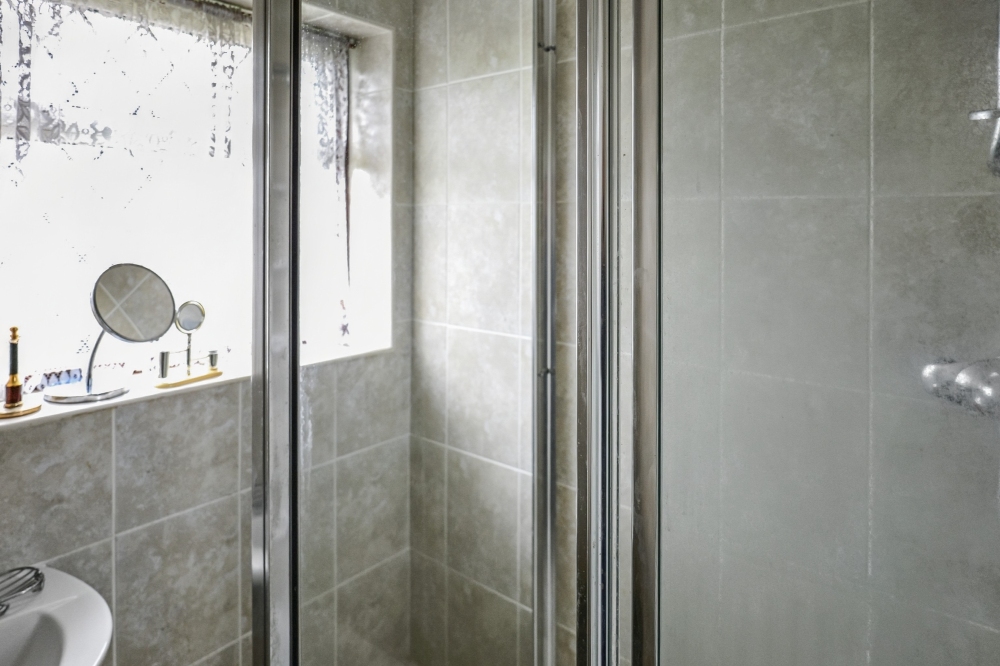 13 - Bathroom