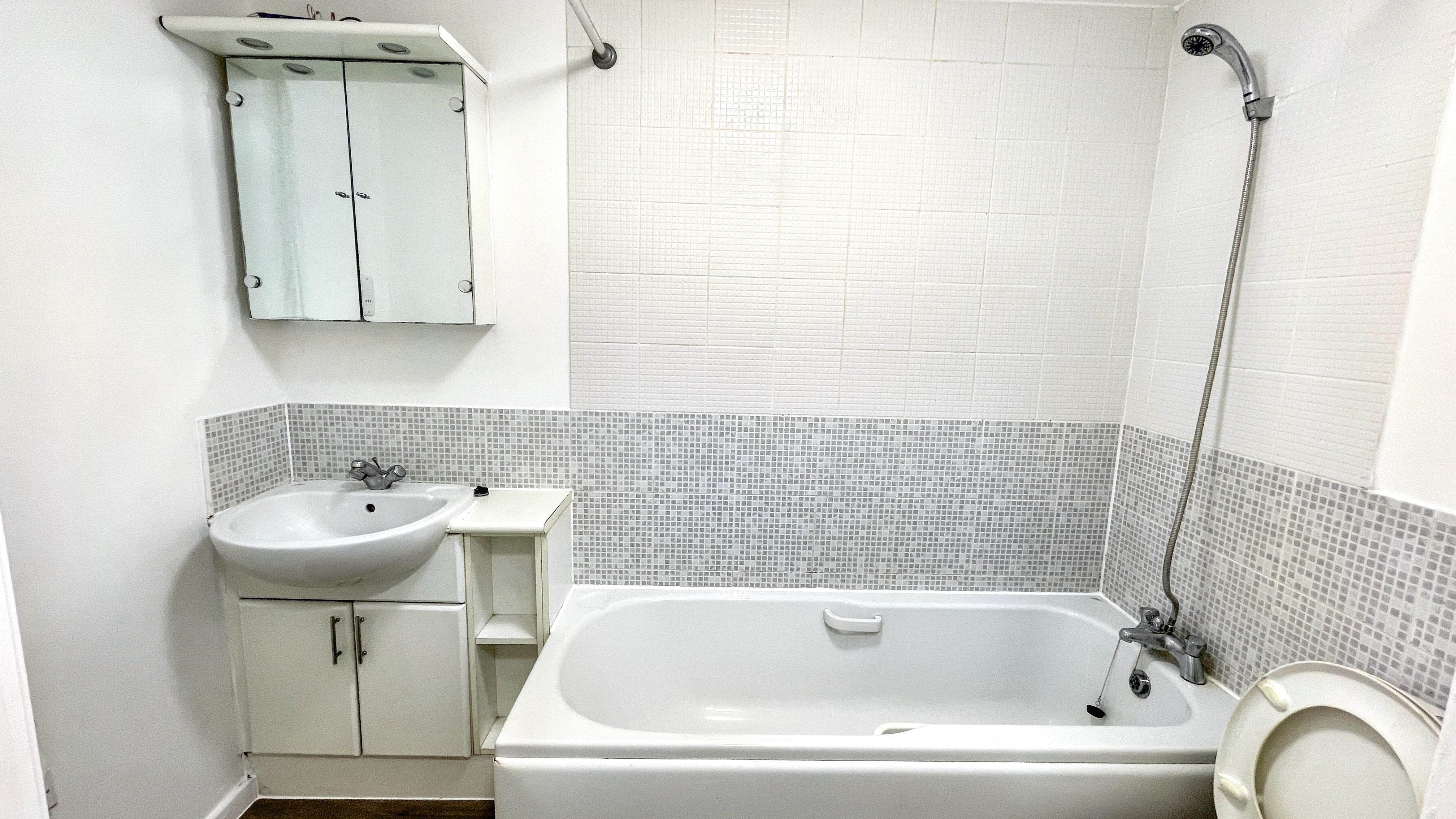 9 - Bathroom