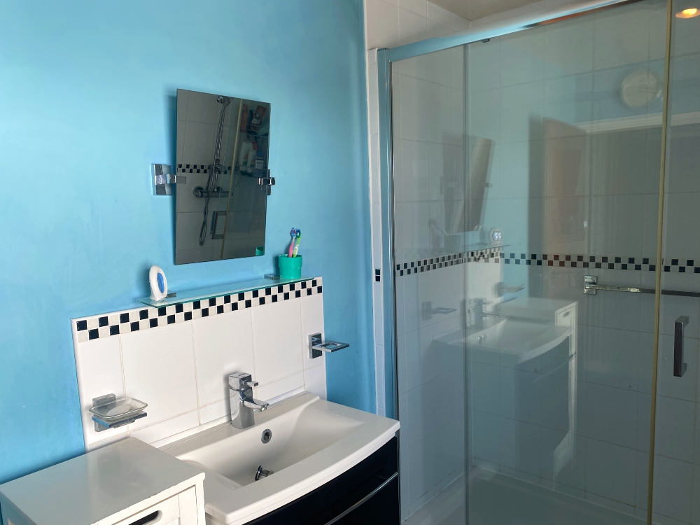 12 - Bathroom