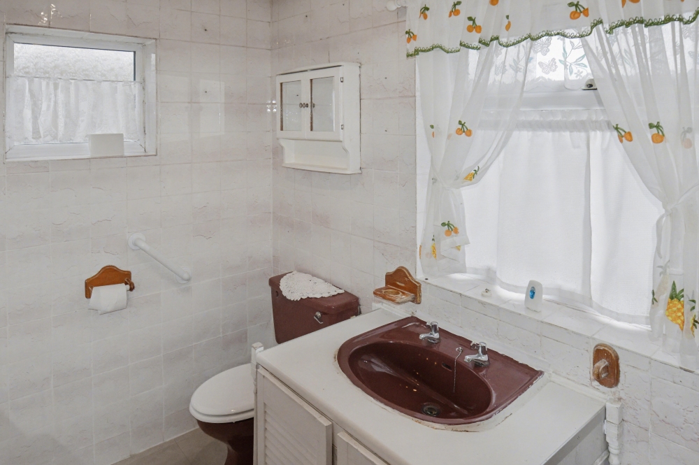 10 - Bathroom