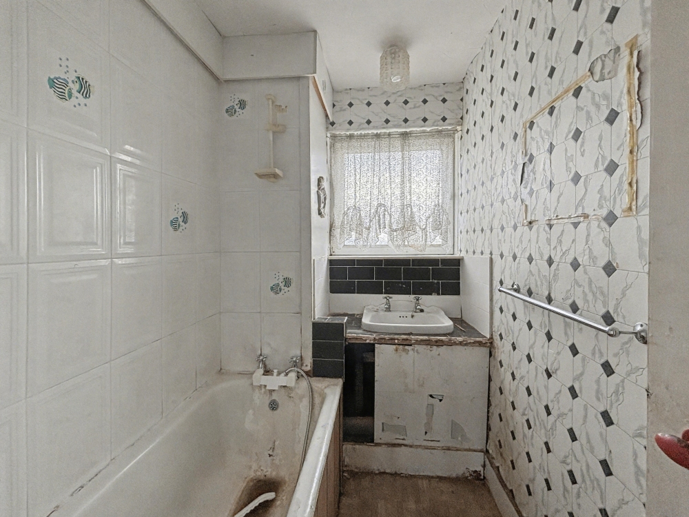 16 - Bathroom