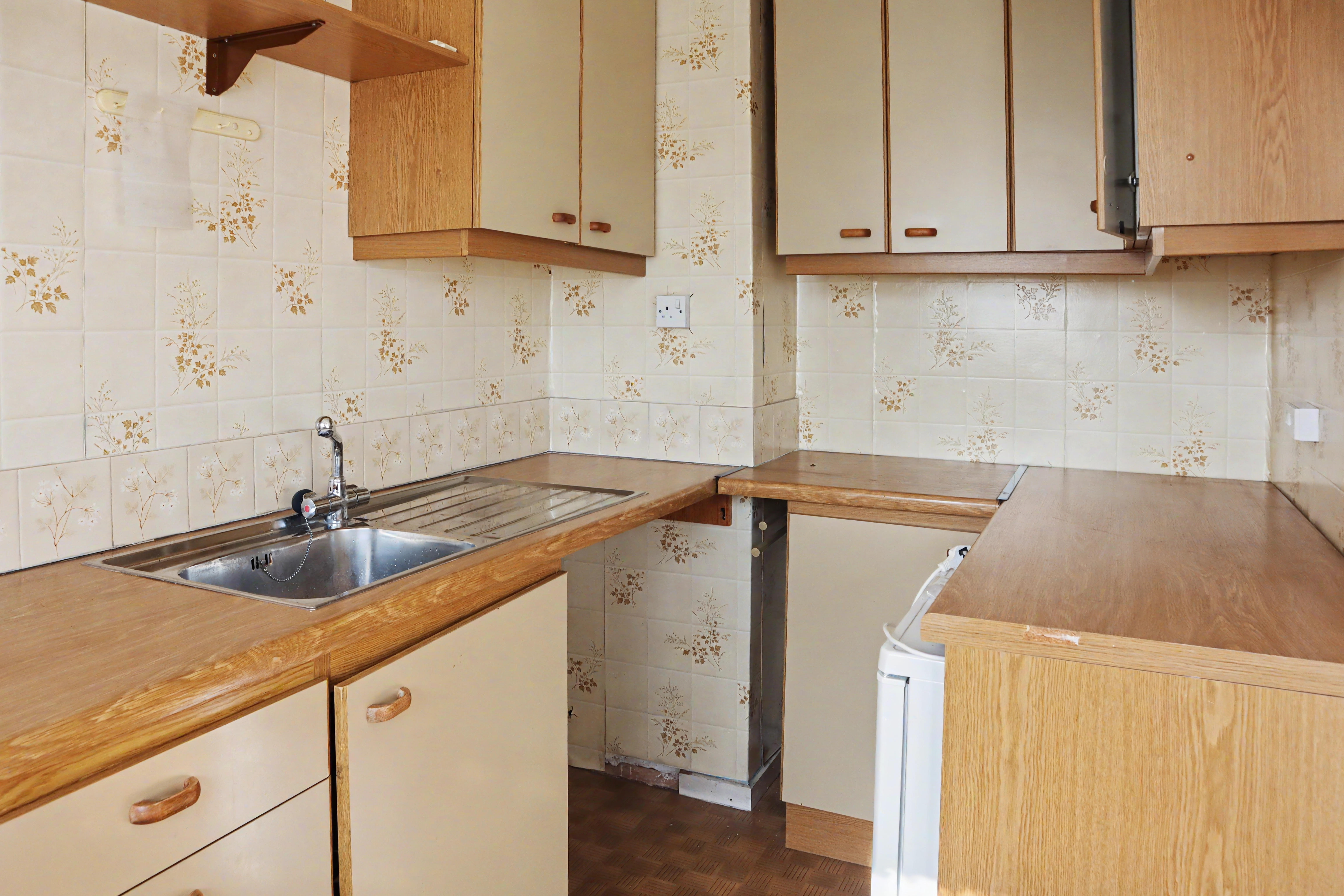7 - Kitchen