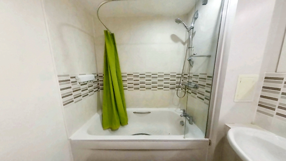 17 - Bathroom