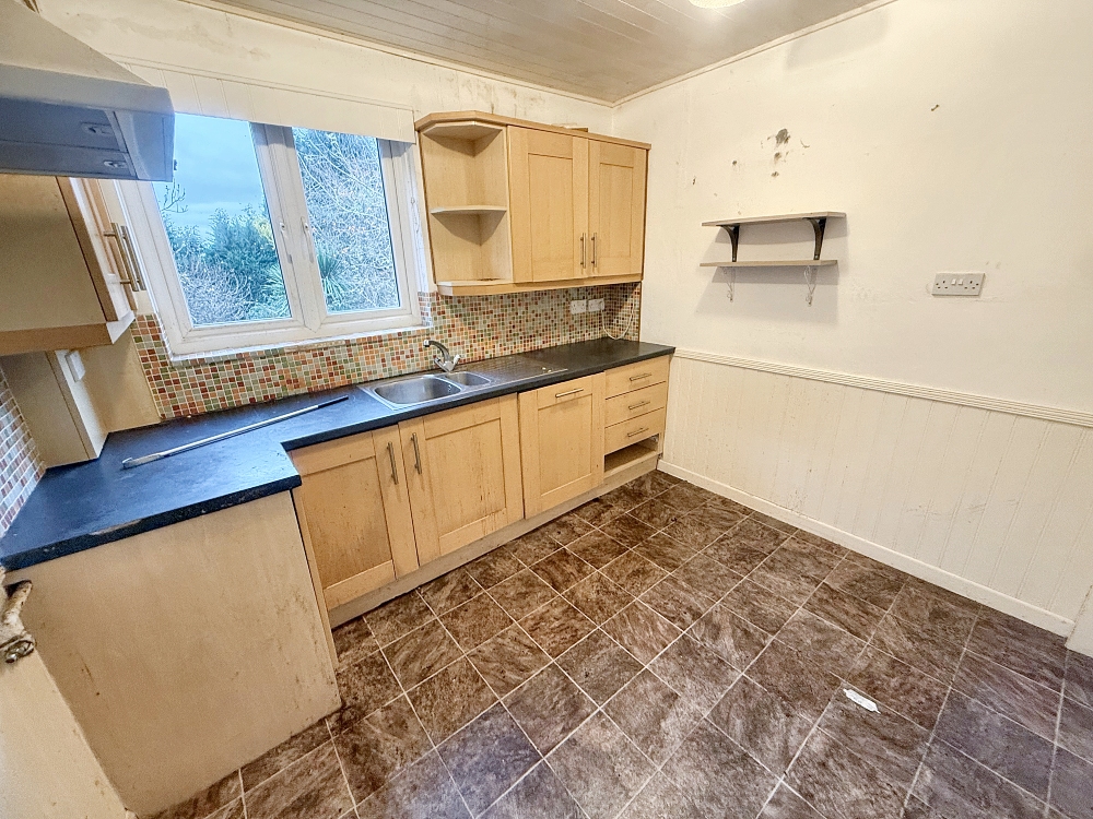 4 - Kitchen
