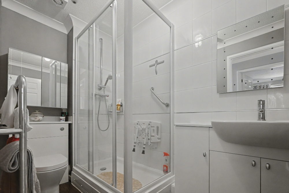 18 - Bathroom