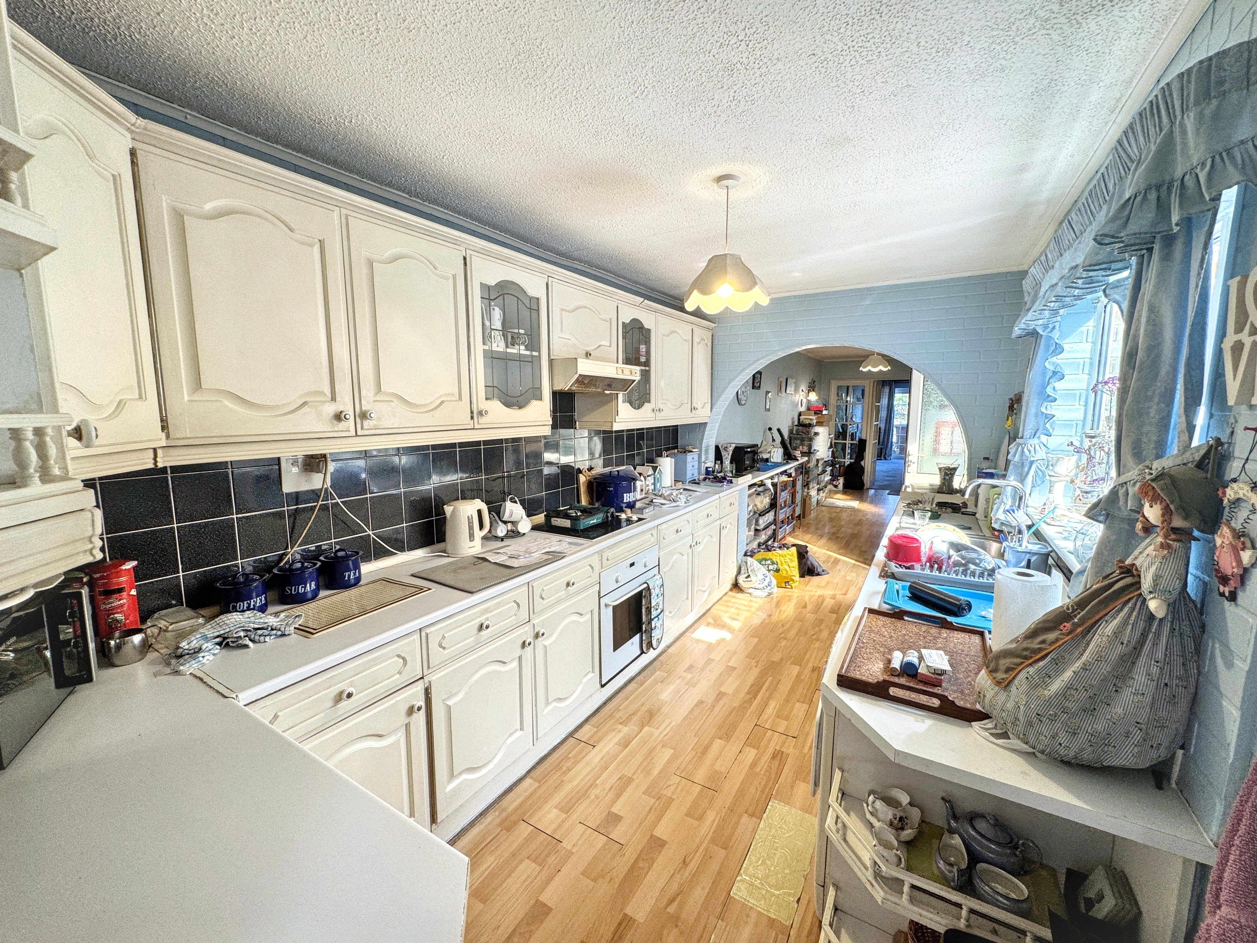 6 - Kitchen