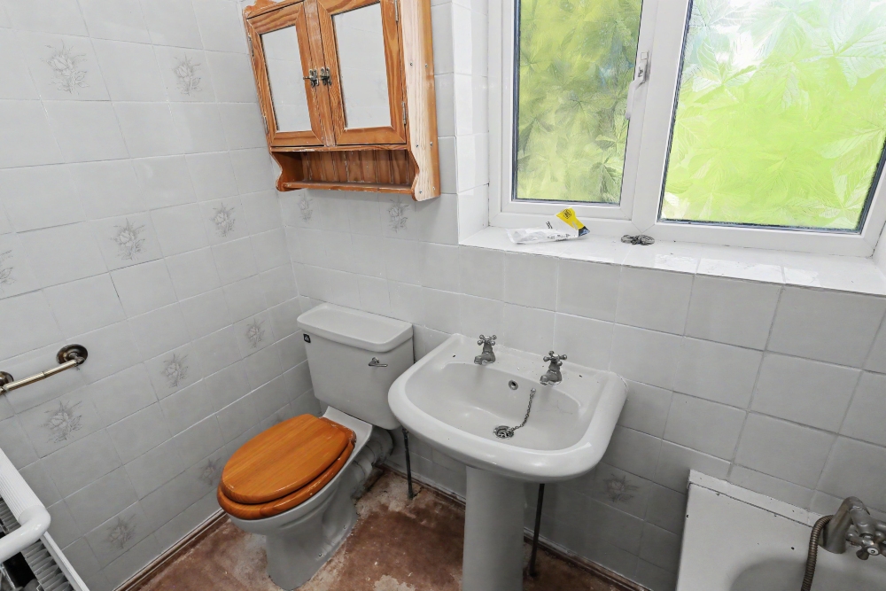 16 - Bathroom