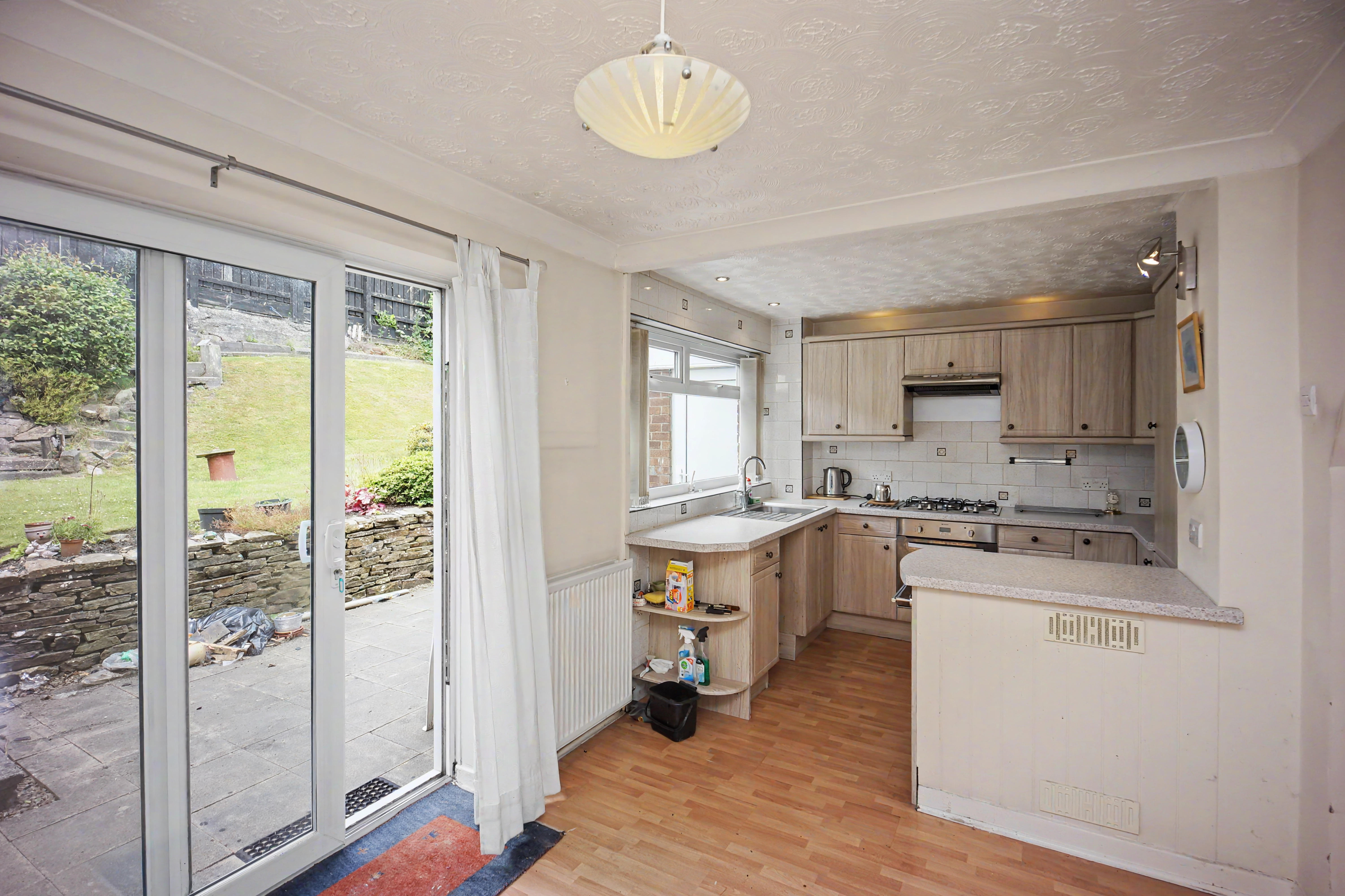 8 - Kitchen