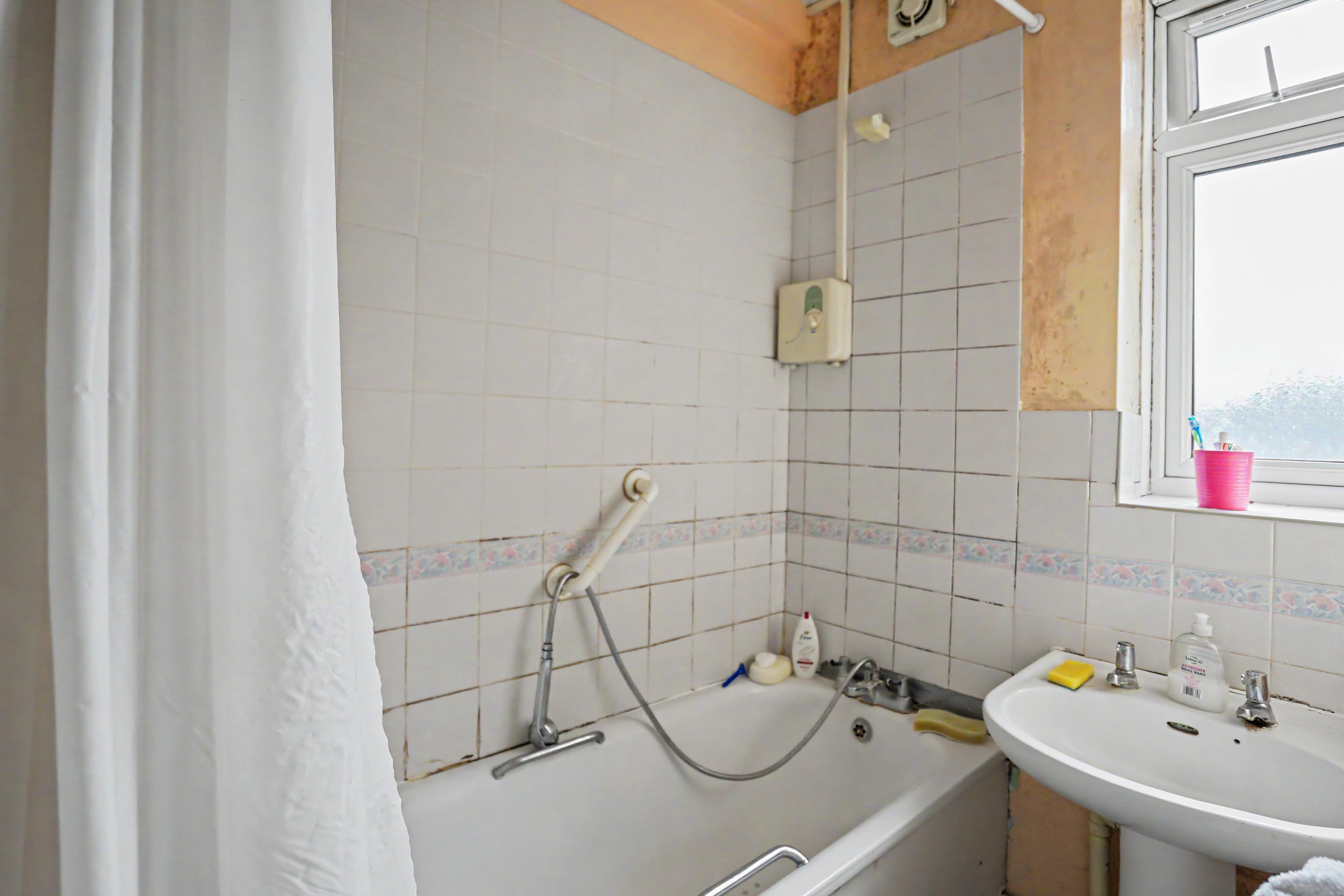 14 - Bathroom