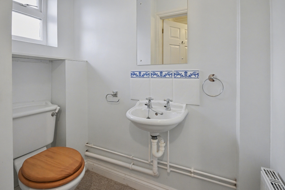 16 - WC