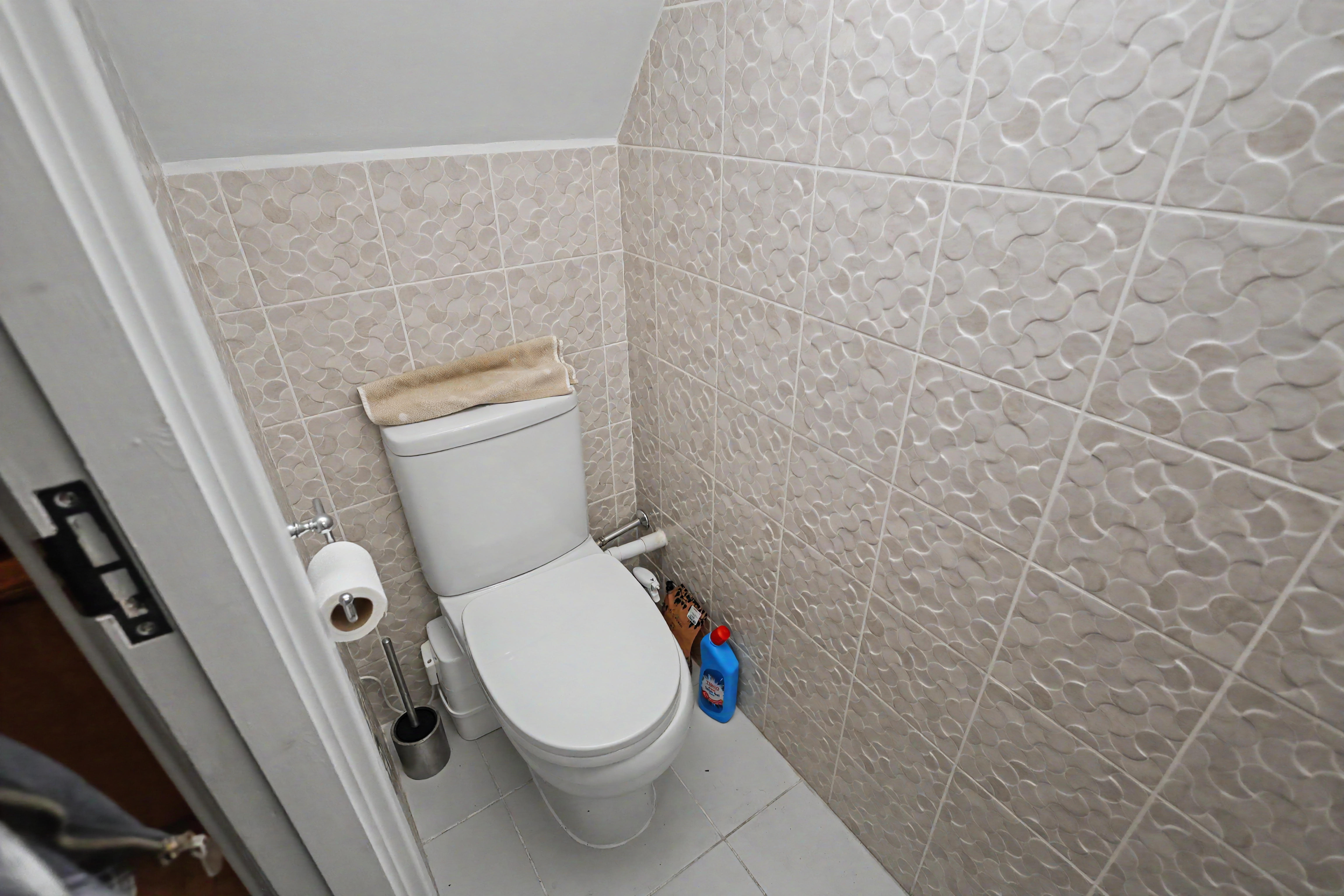 10 - Downstairs WC