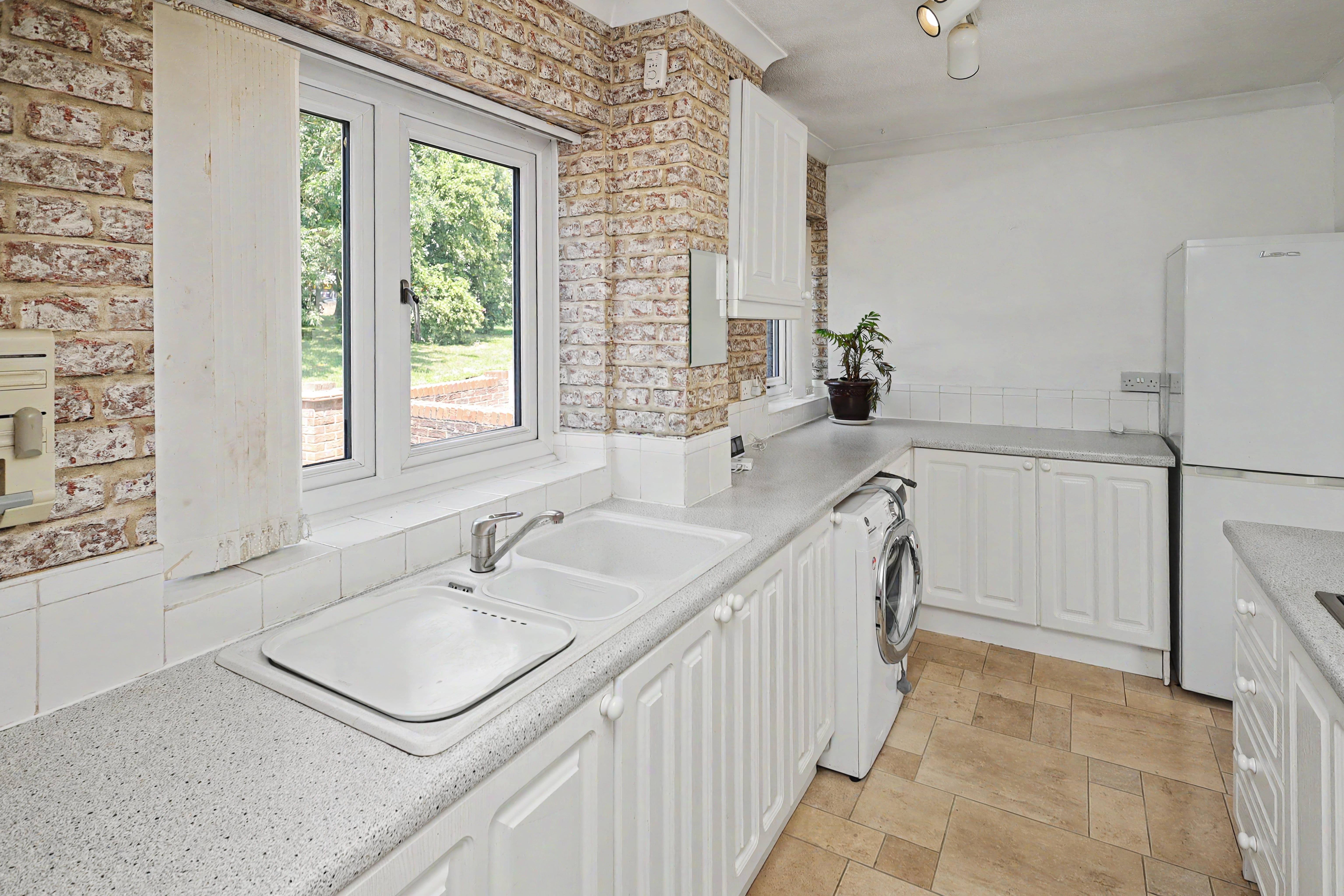 5 - Kitchen